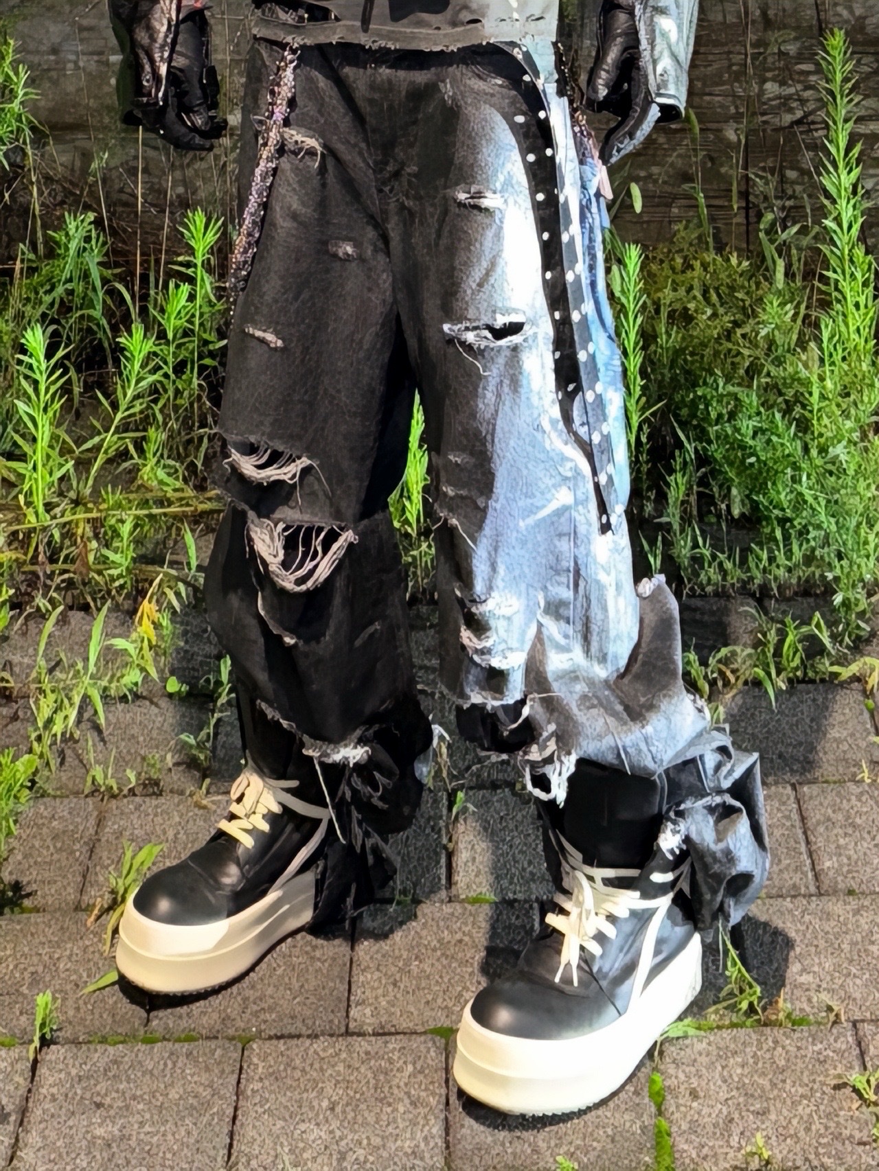 emostanceclub Multi Distressed Coating Jeans Black, Rick Owens Mega Bumper Geobasket Black Milk 착용 스타일 - 4