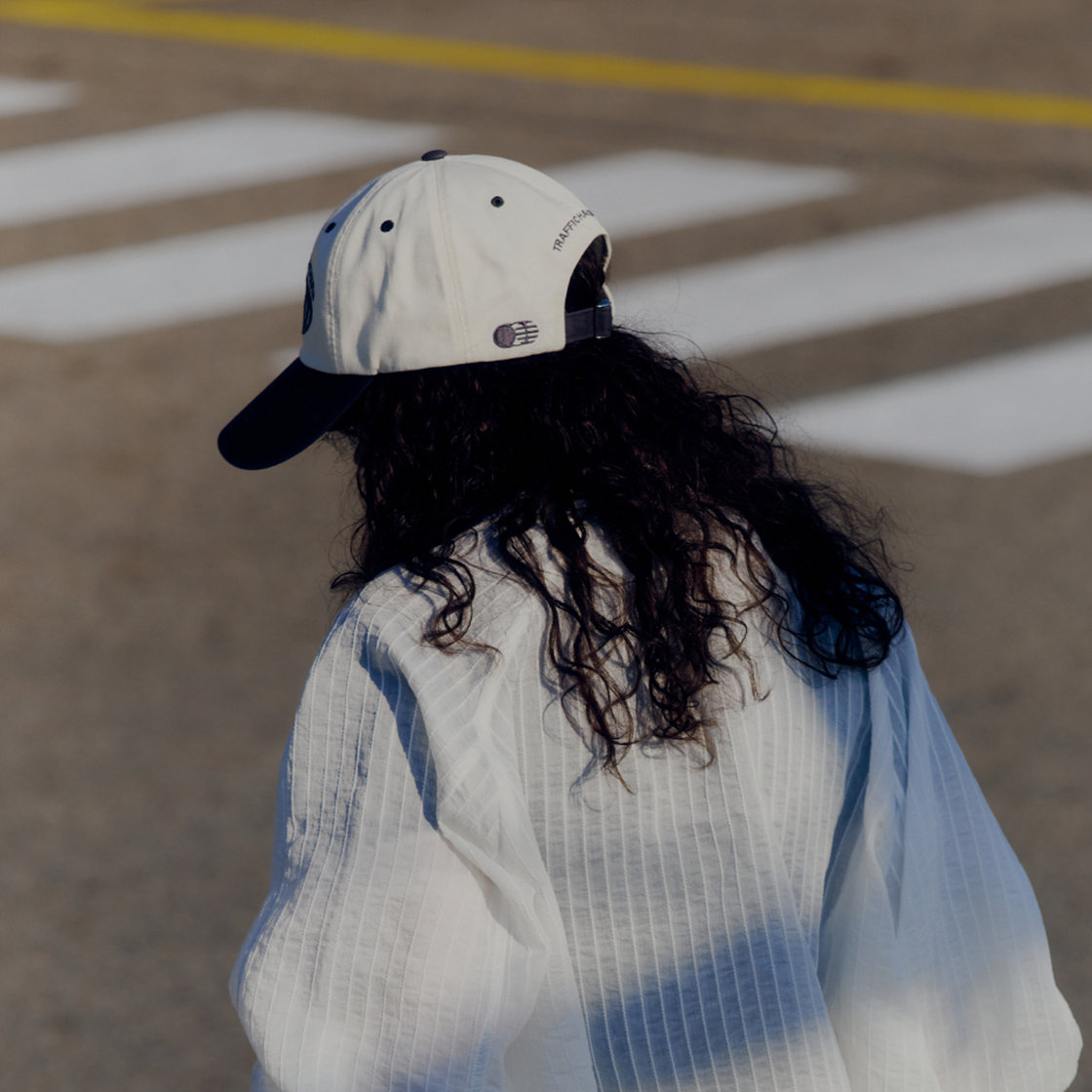 트래픽하모니 라운드 로고 딥핏 볼캡 아이보리&그레이(Traffic Harmony Round Logo Deep Fit Ball Cap Ivory & Grey) - 3