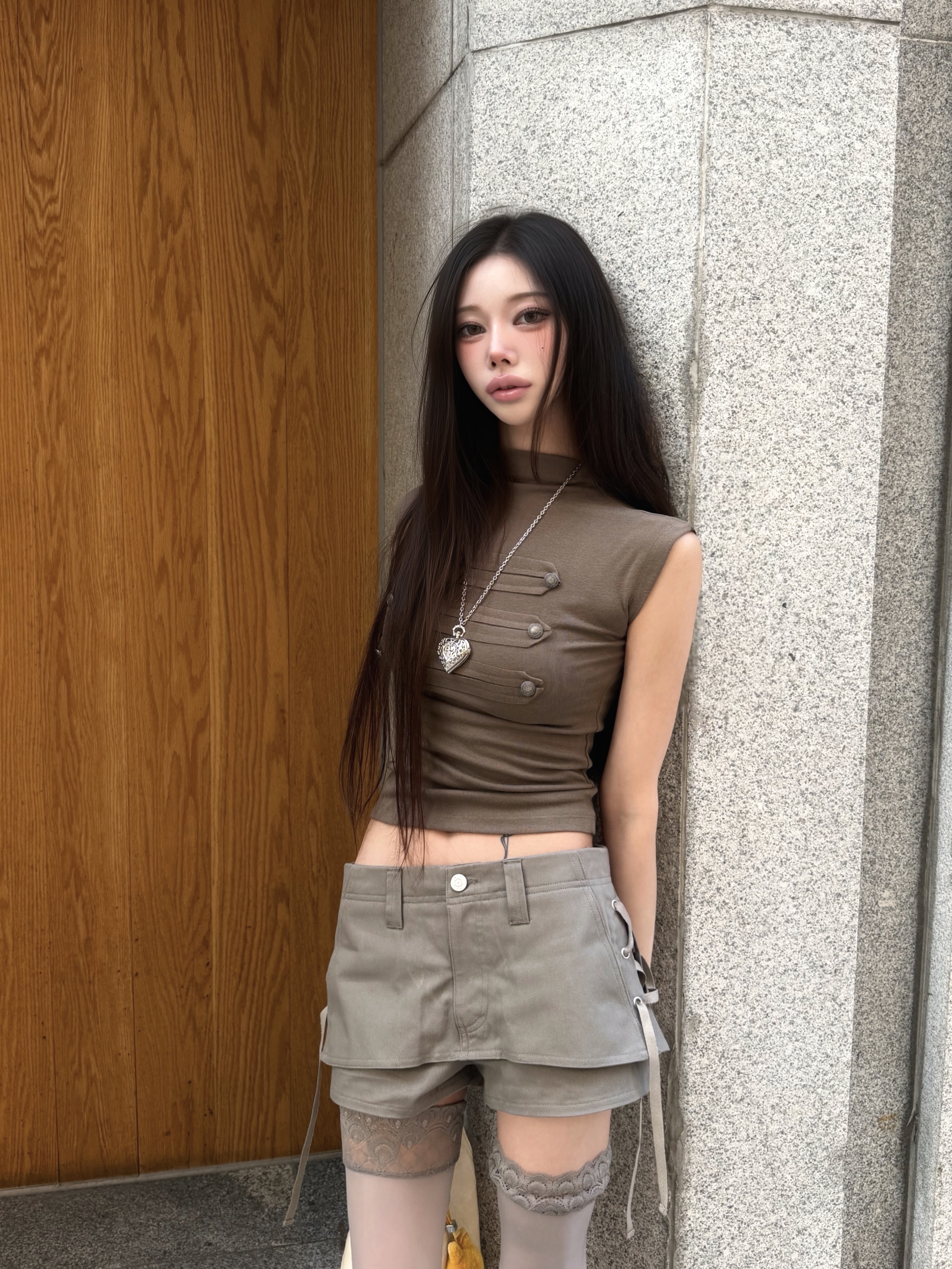 EUCT Napoleon Half Neck T-Shirt - Khaki 착용 스타일 - 9