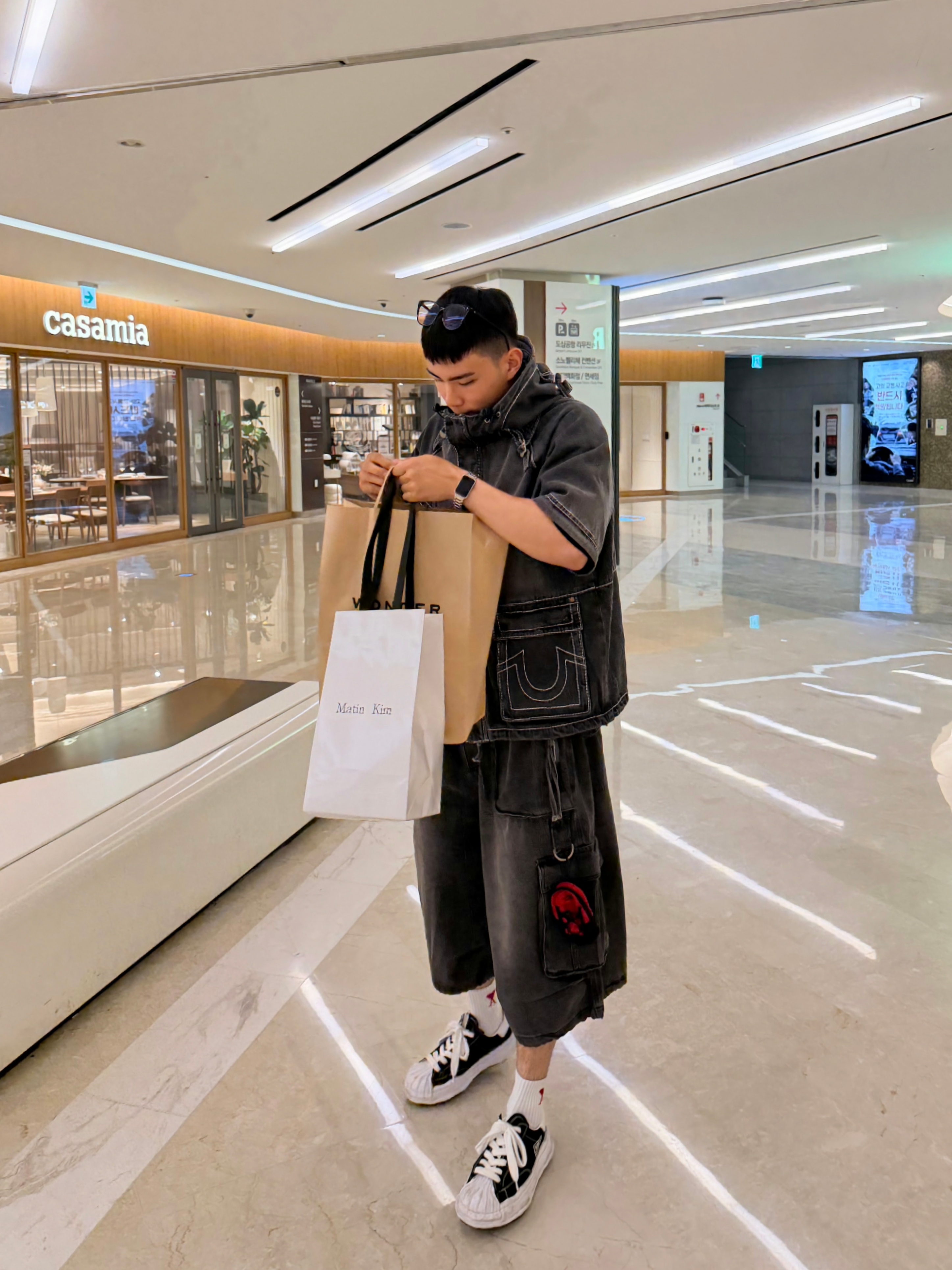 Maison Mihara Yasuhiro Blakey OG Sole Canvas Low-top Sneakers Black White, True Religion x Fetch Separate Hooded Jacket Black 착용 스타일 - 2