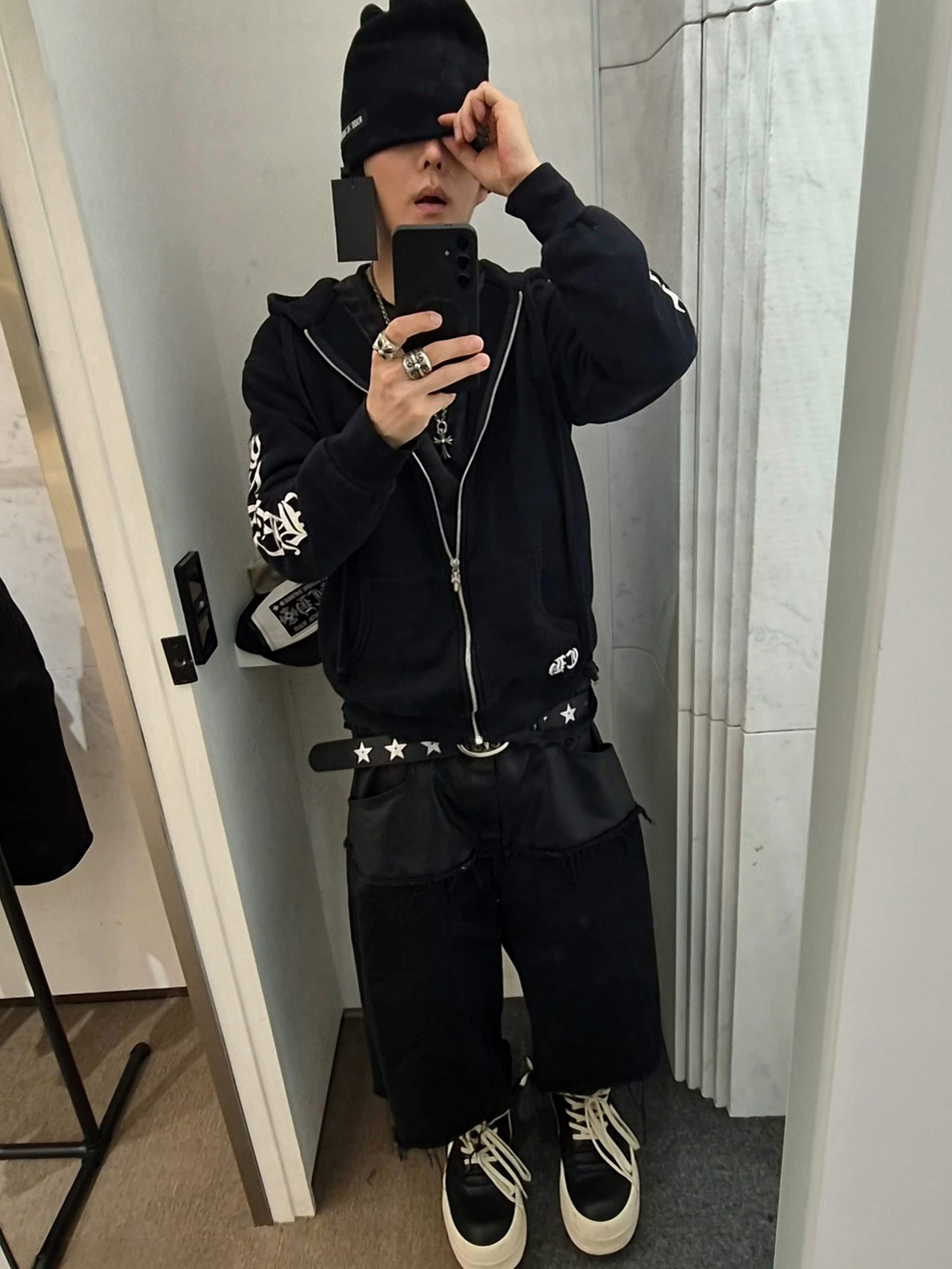 ROARINGRAD Dirty Knit Beanie Black, Rick Owens Mega Bumper Geobasket Black Milk 착용 스타일 - 1