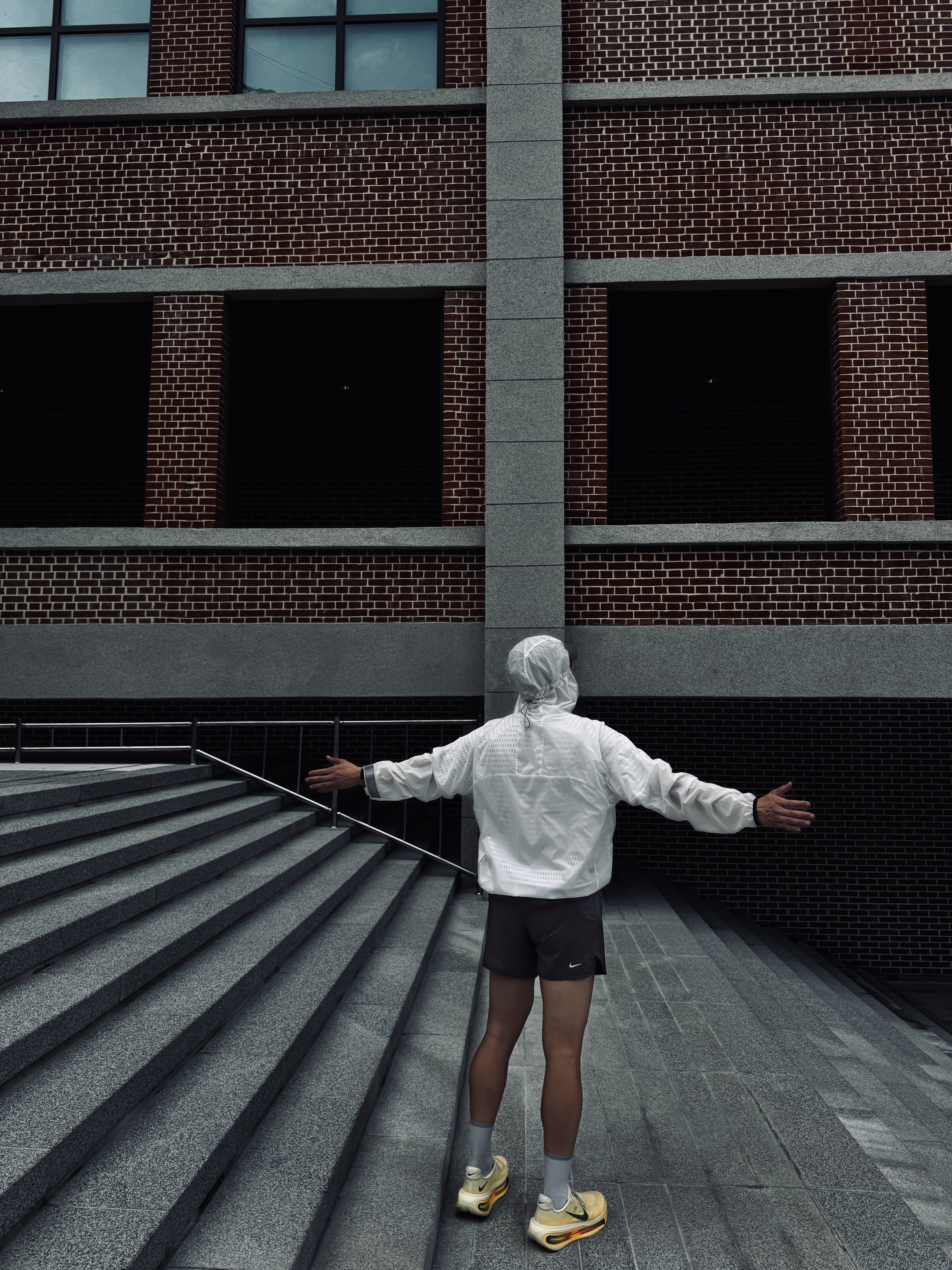 Gentle Monster x Maison Margiela MM204 Gray, Homme Plisse Issey Miyake Surface Hoodie Black 착용 스타일 - 5