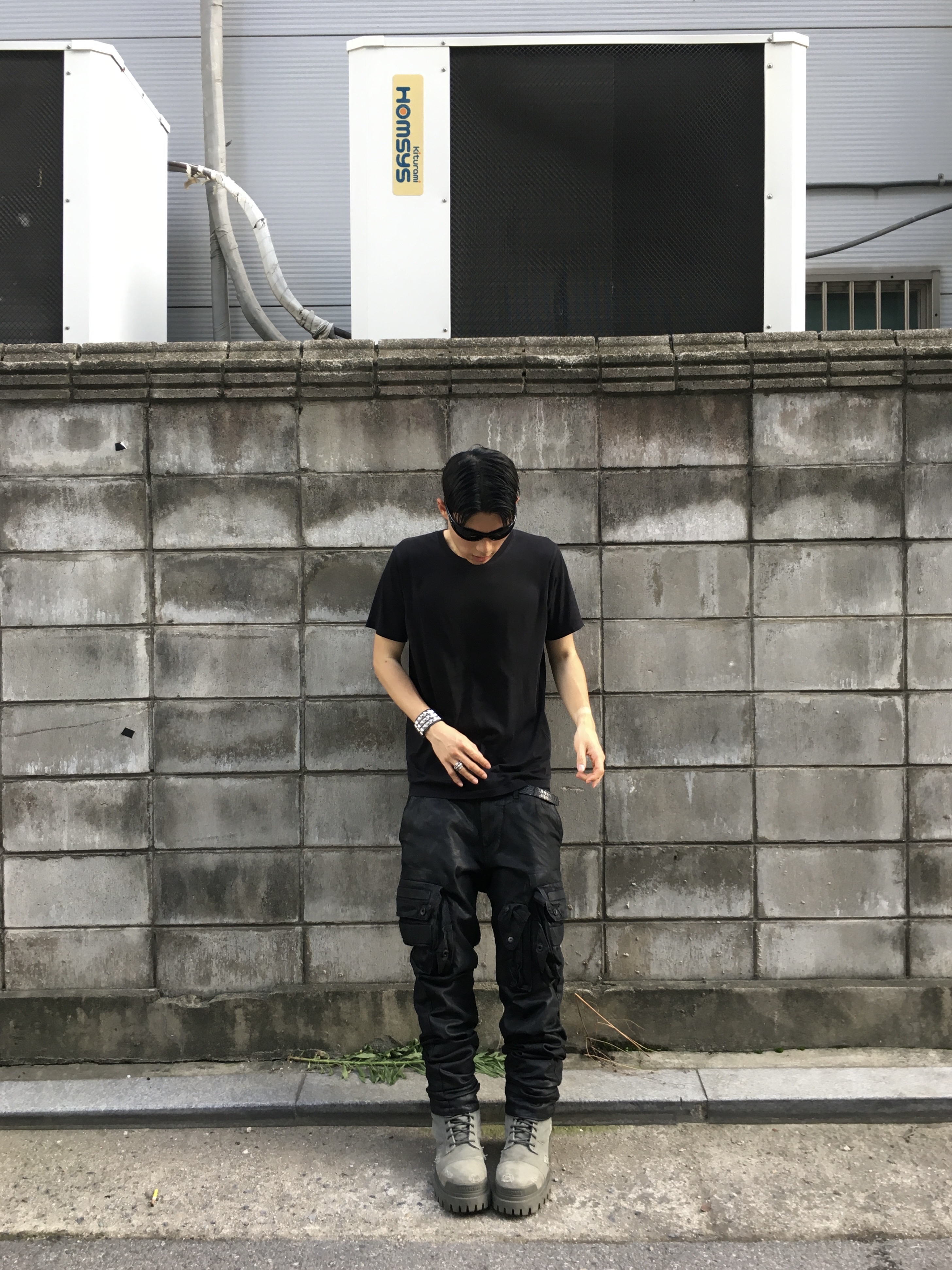 발렌시아가 컴뱃 스트라이크 20mm 부츠 카키 착용 스타일 - 2