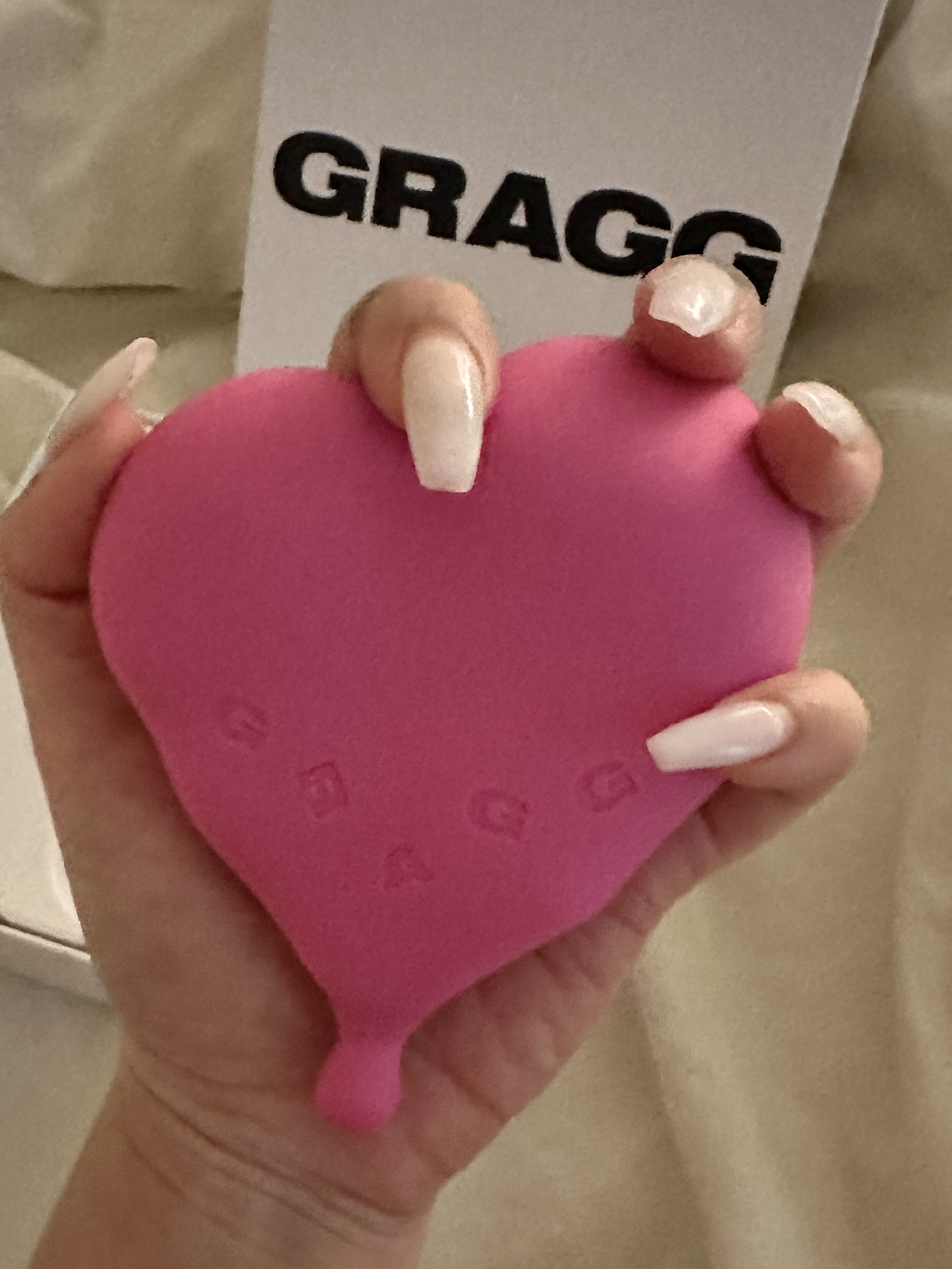 GRAGG MAGSAFE FLOW HEART BATTERY [9 COLOR] 착용 스타일 - 6