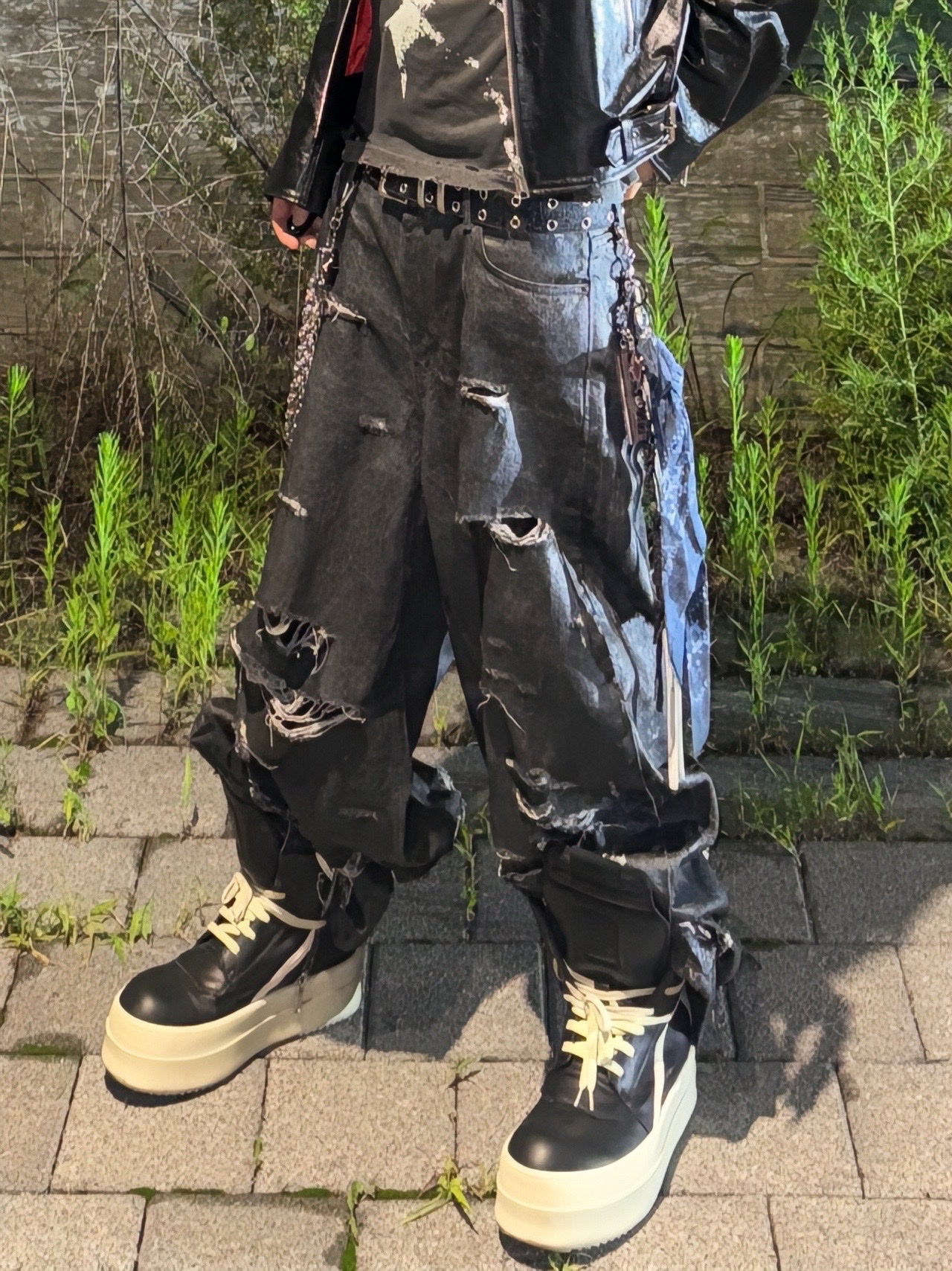emostanceclub Multi Distressed Coating Jeans Black, Rick Owens Mega Bumper Geobasket Black Milk 착용 스타일 - 4