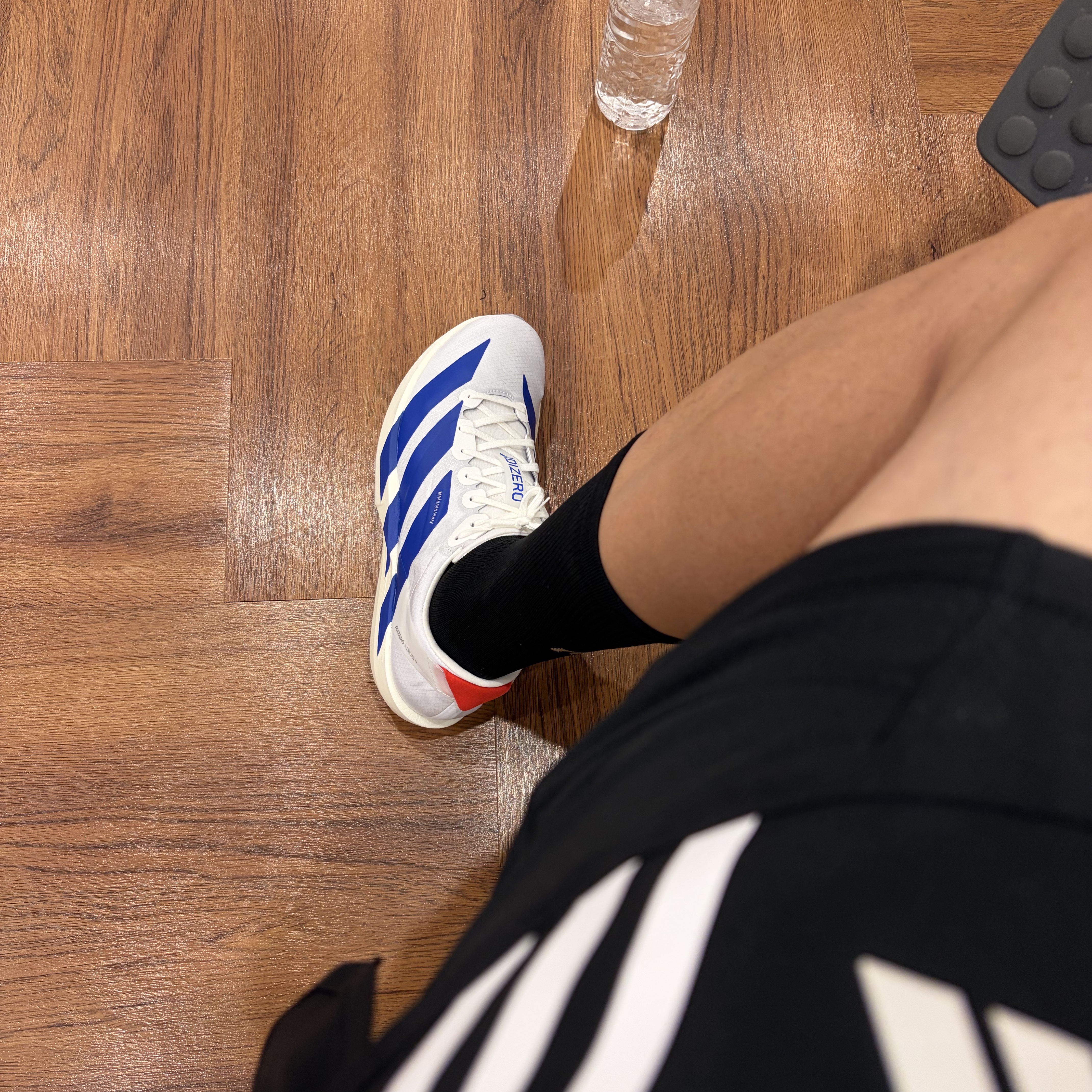 Adidas Adizero Adios 9 Cloud White Royal Blue 착용 스타일