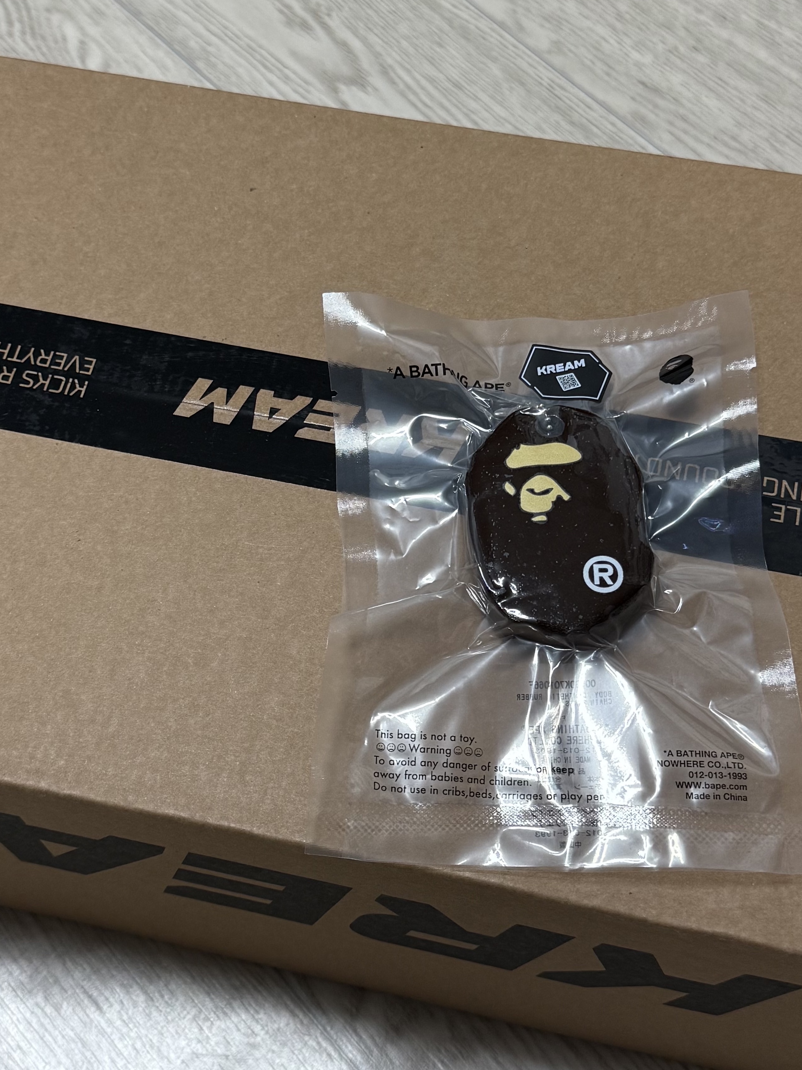 BAPE Ape Head Keychain (Synthetic Rubber) 착용 스타일