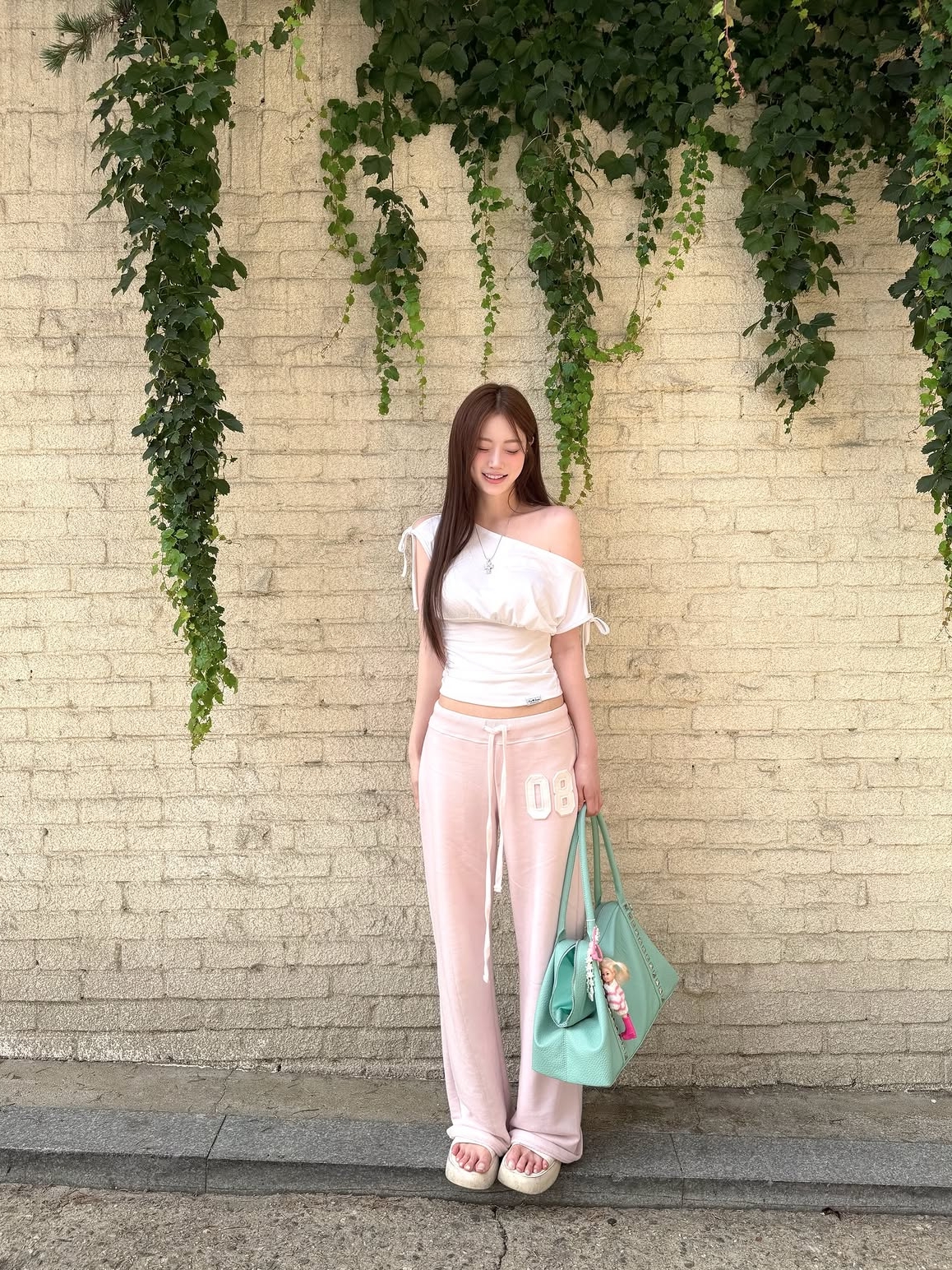 Rosefrantz Patchwork Bootcut Sweatpants [Pink] 착용 스타일 - 7