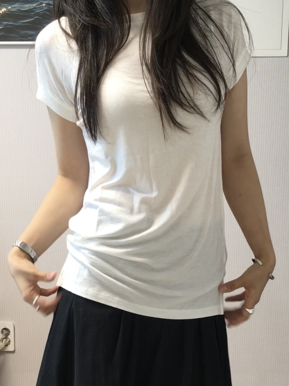 Polyteru Women Muted T-Shirt White, Polyteru Women Muted T-Shirt Charcoal 착용 스타일 - 2