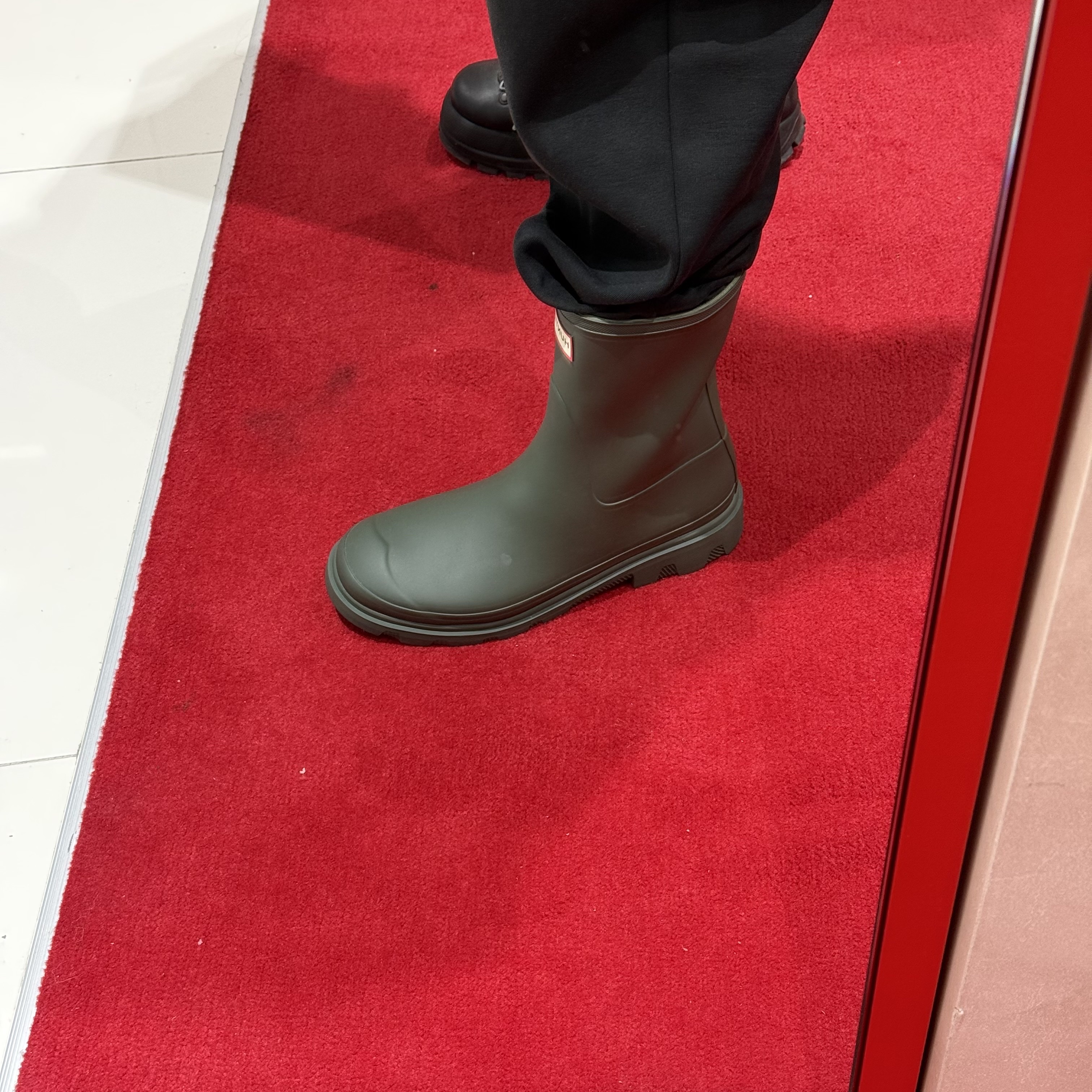 Hunter Downpour Short Wellington Boot 착용 스타일 - 2