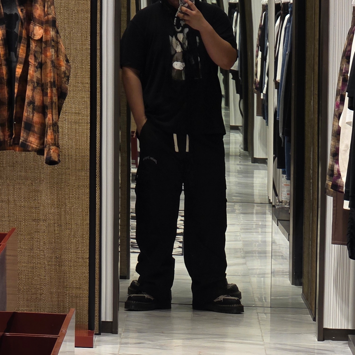 Uniqlo UT x Kaws Short Sleeve Graphic T-Shirt Black, Dr. Martens x Rick Owens 1460 Quad Sole Mega Lace Boots Black 착용 스타일 - 1