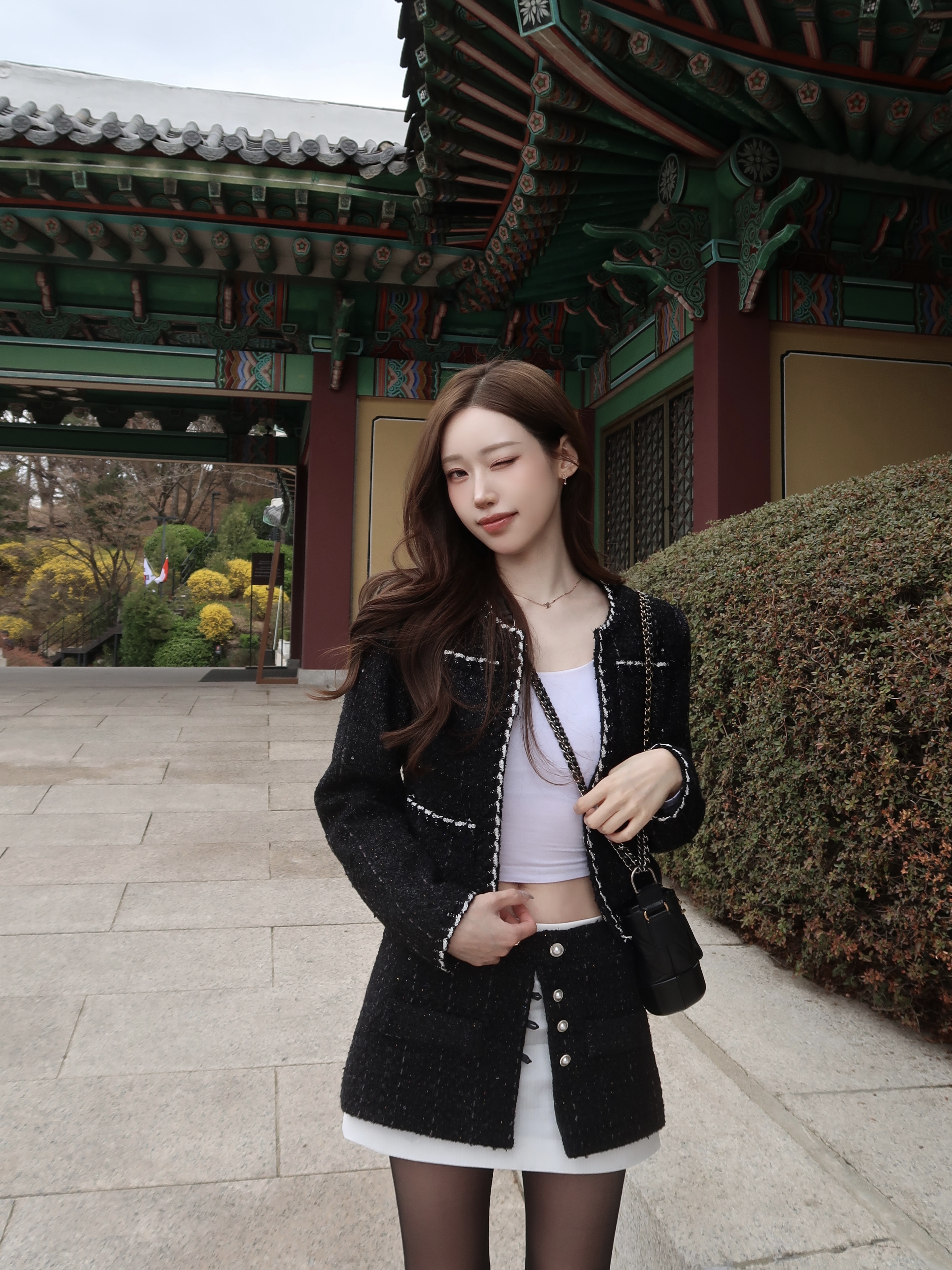 Chanel Gabrielle Small Hobo Bag Aged Calfskin & Gold Black 착용 스타일