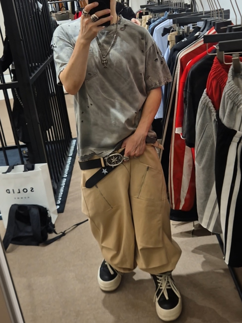 ROARINGRAD 26 Parachute Bermuda Pants Beige, Rick Owens Mega Bumper Geobasket Black Milk 착용 스타일 - 4