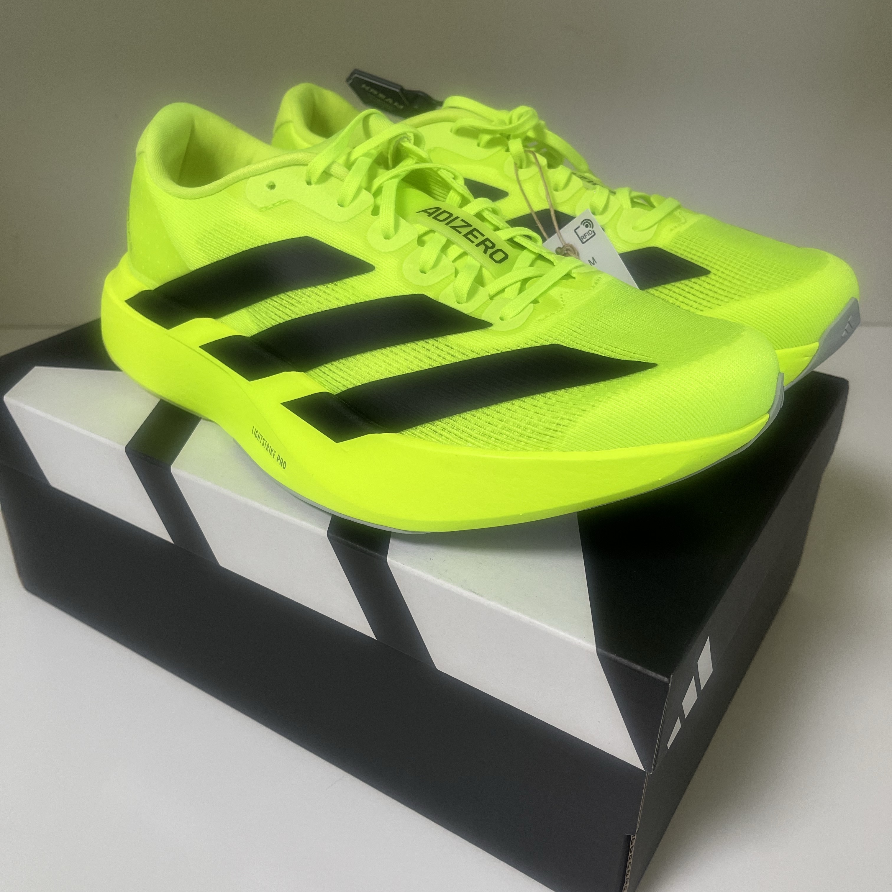 Adidas Adizero EVO SL Lucid Lemon Core Black 착용 스타일 - 1