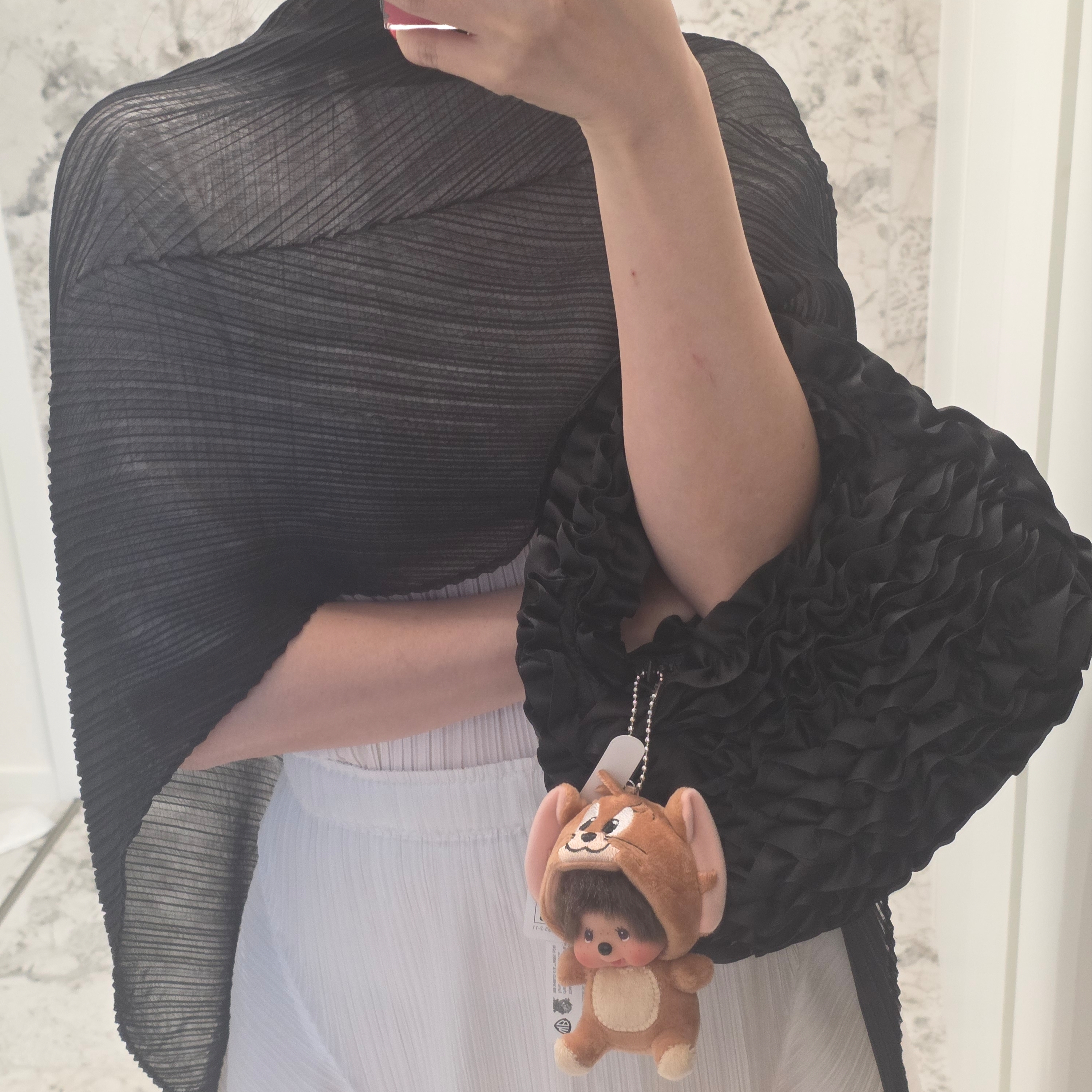 COS Dahlia Micro Bag Black, Monchhichi x Tom & Jerry SS Doll Mini Key Chain Jerry 착용 스타일 - 1