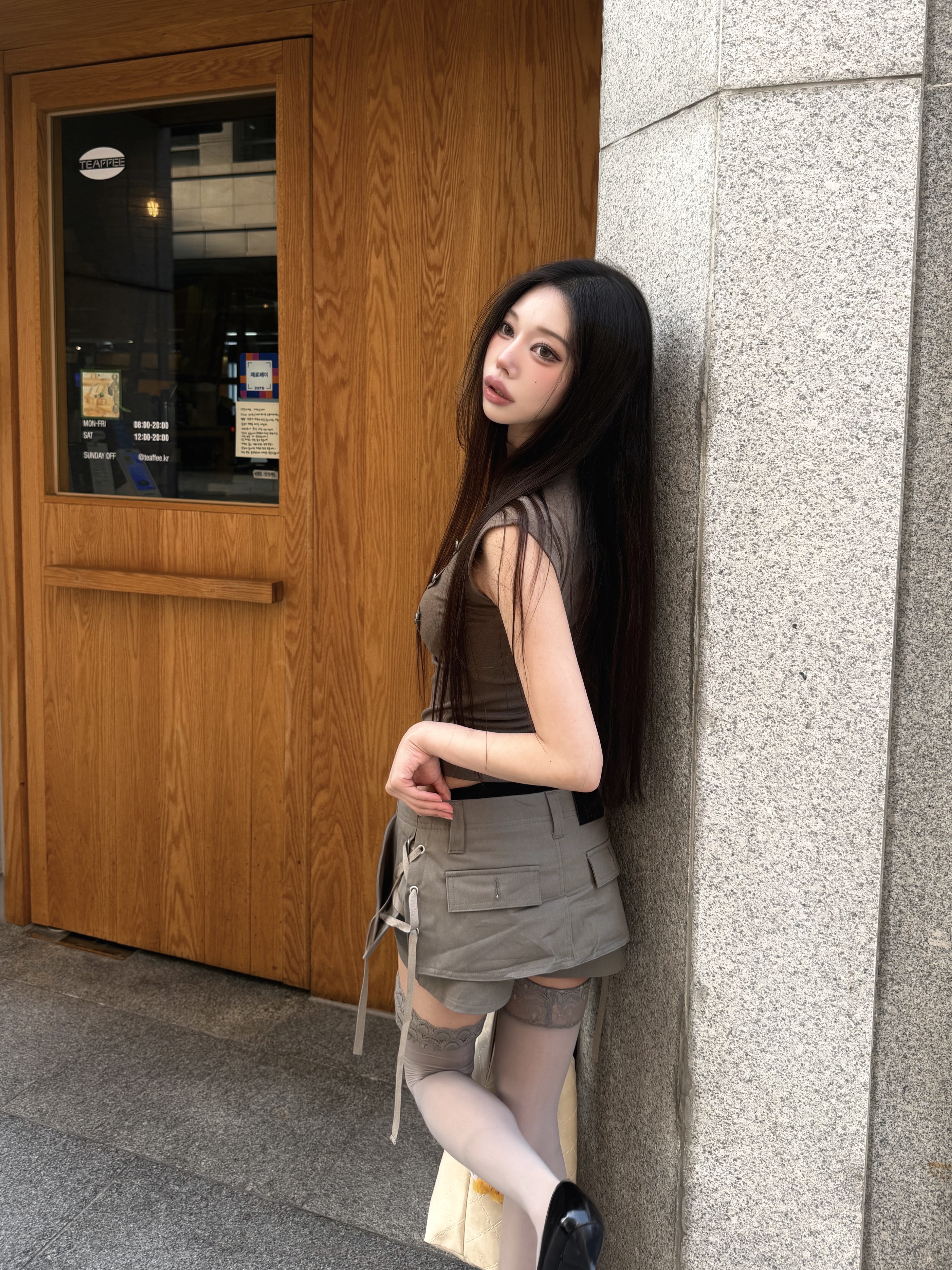 EUCT Napoleon Half Neck T-Shirt - Khaki 착용 스타일 - 6