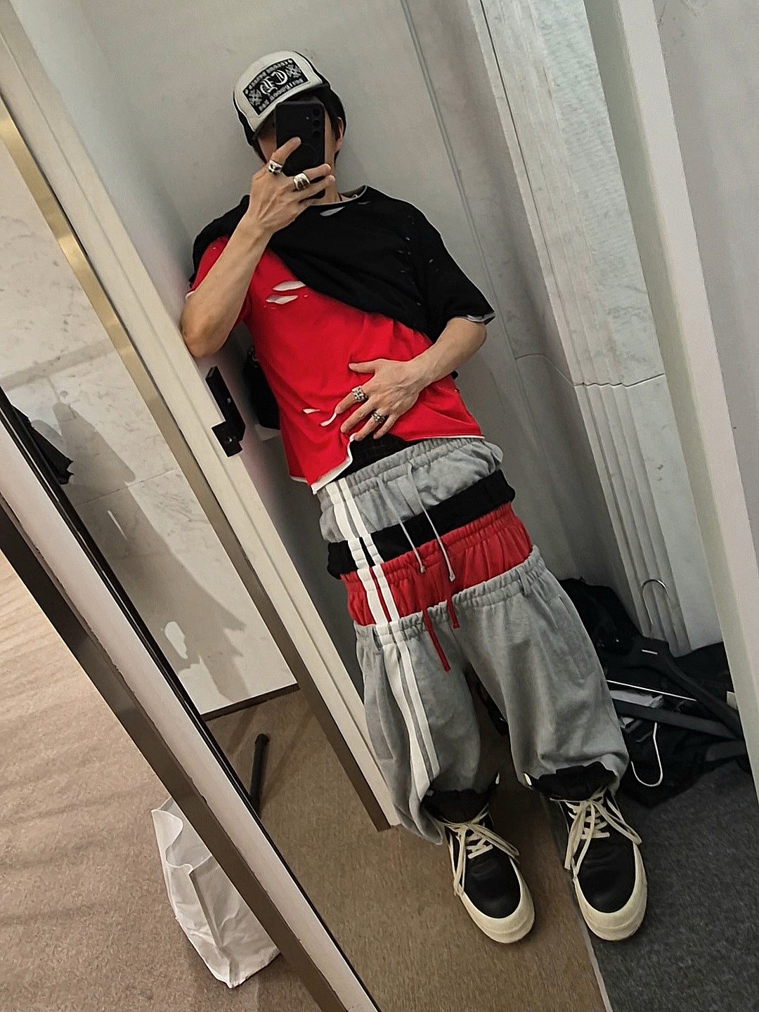 ROARINGRAD Double Waist Bermuda Sweat Pants Gray, ROARINGRAD Double Waist Bermuda Sweat Pants Black 착용 스타일 - 2