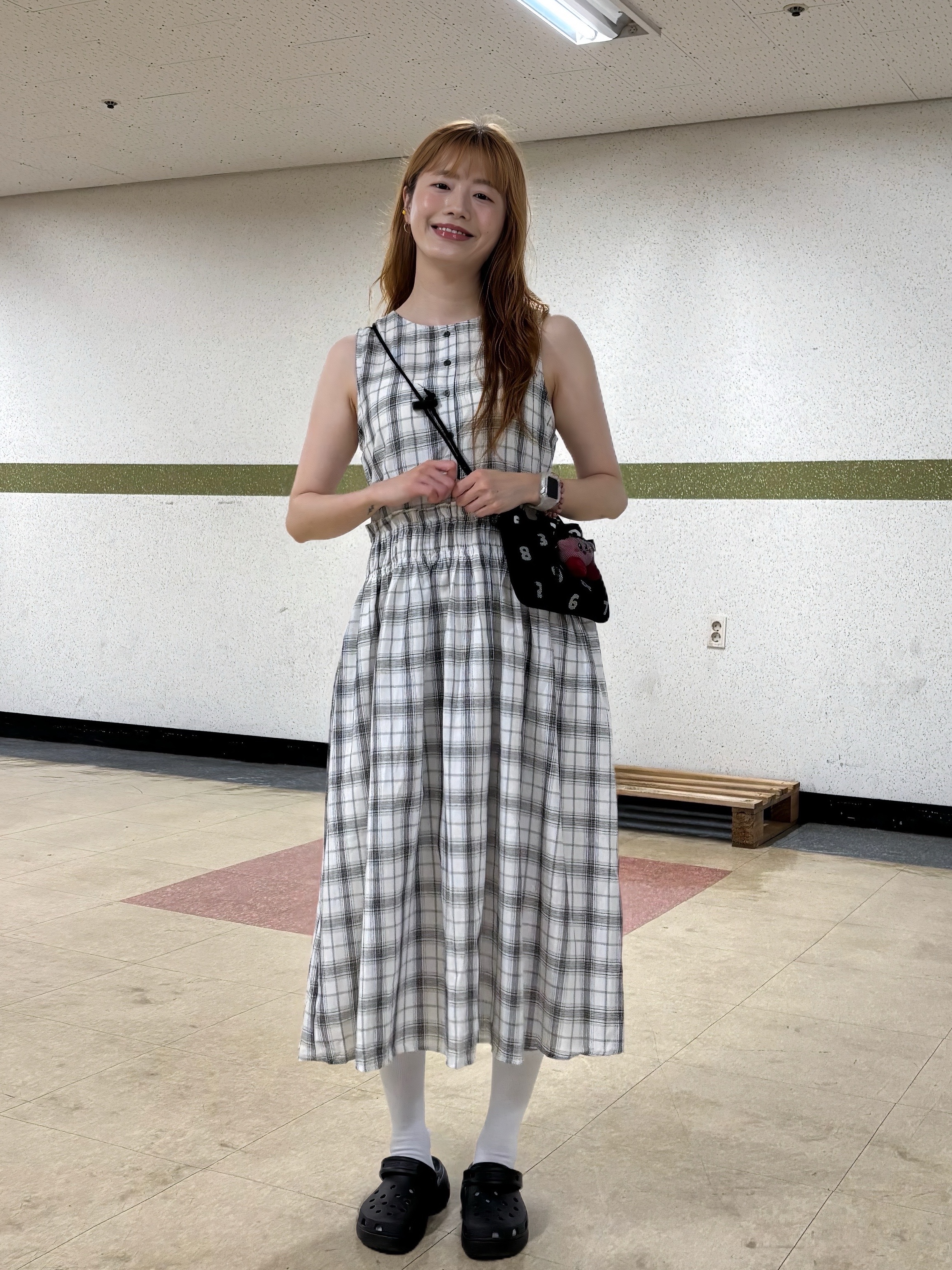 Sou Sou Poketle Mesh Sacoche Black, (W) Crocs Classic Platform Clog Black 착용 스타일 - 3