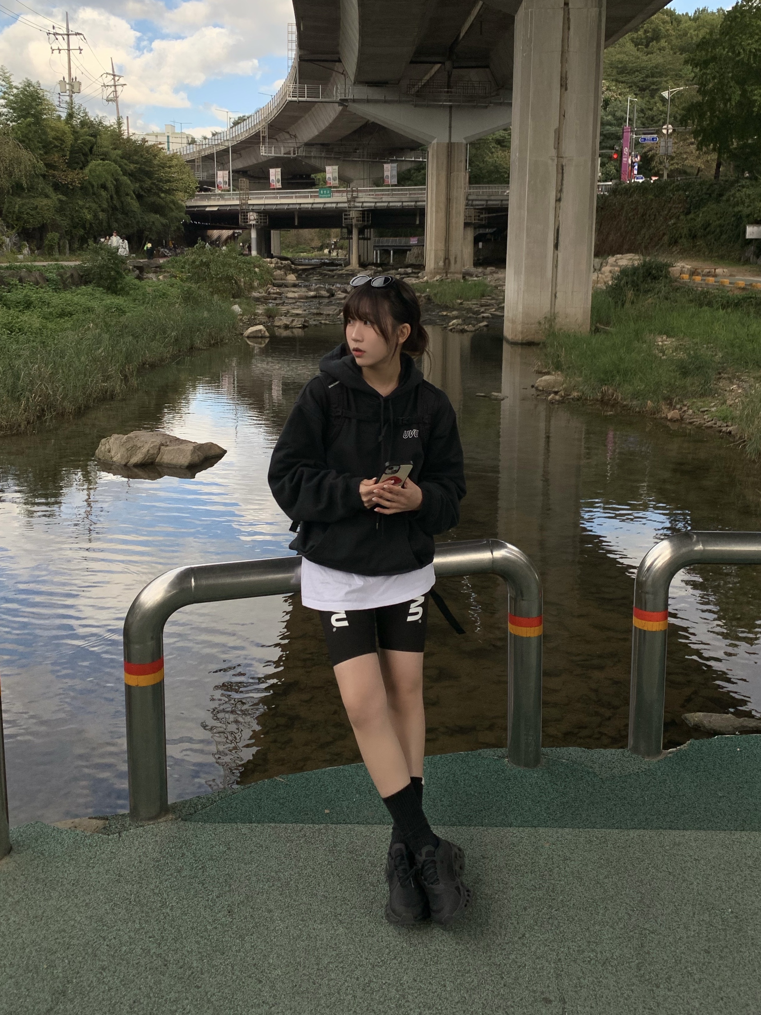 (W) On Running x Post Archive Faction (Paf) Cloudmonster 2 Black Magnet, Salomon Trailblazer 10 Black 착용 스타일