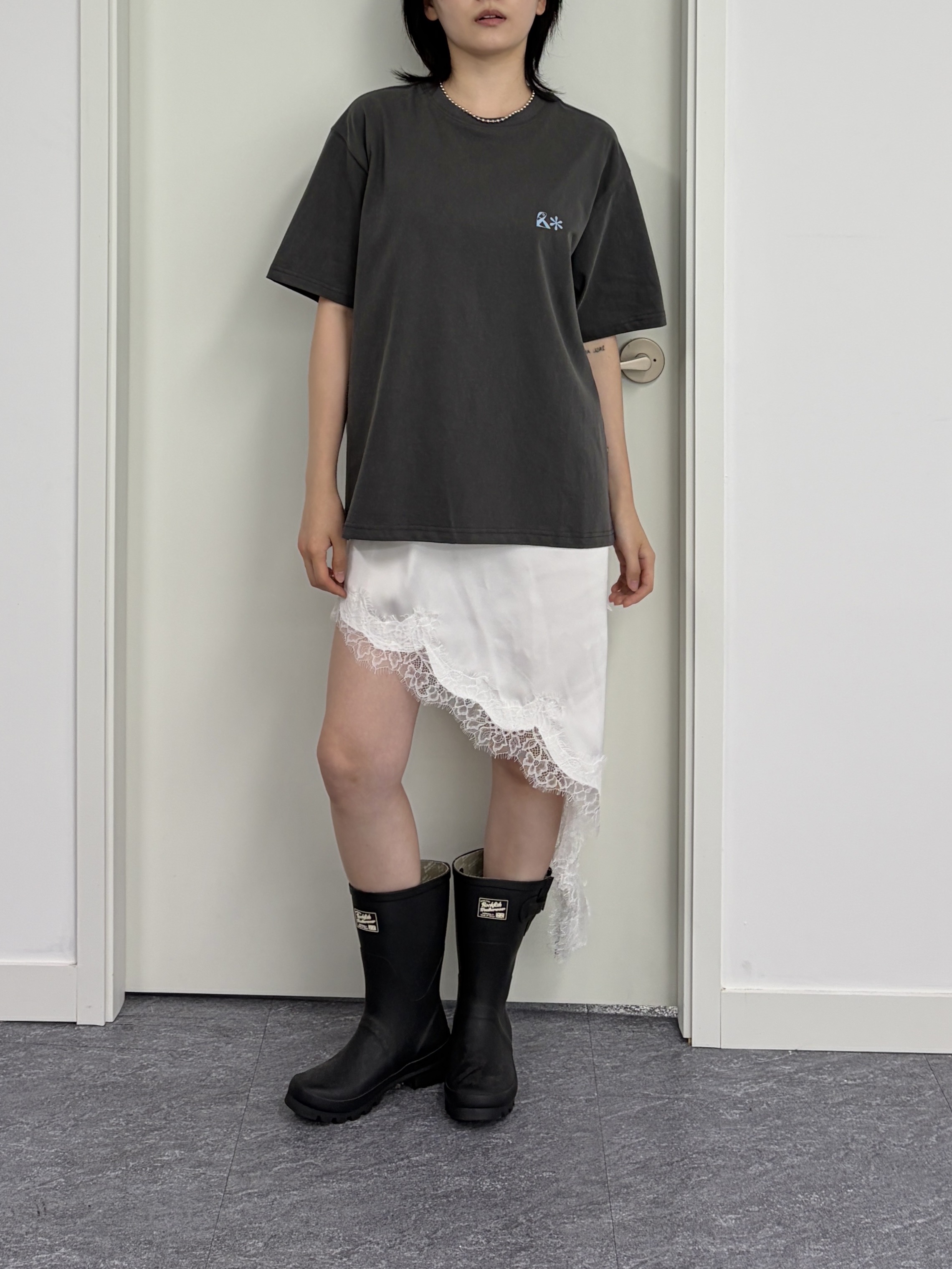 Riomeu Hug Rio Short Sleeve T-shirt Charcoal 착용 스타일 - 4