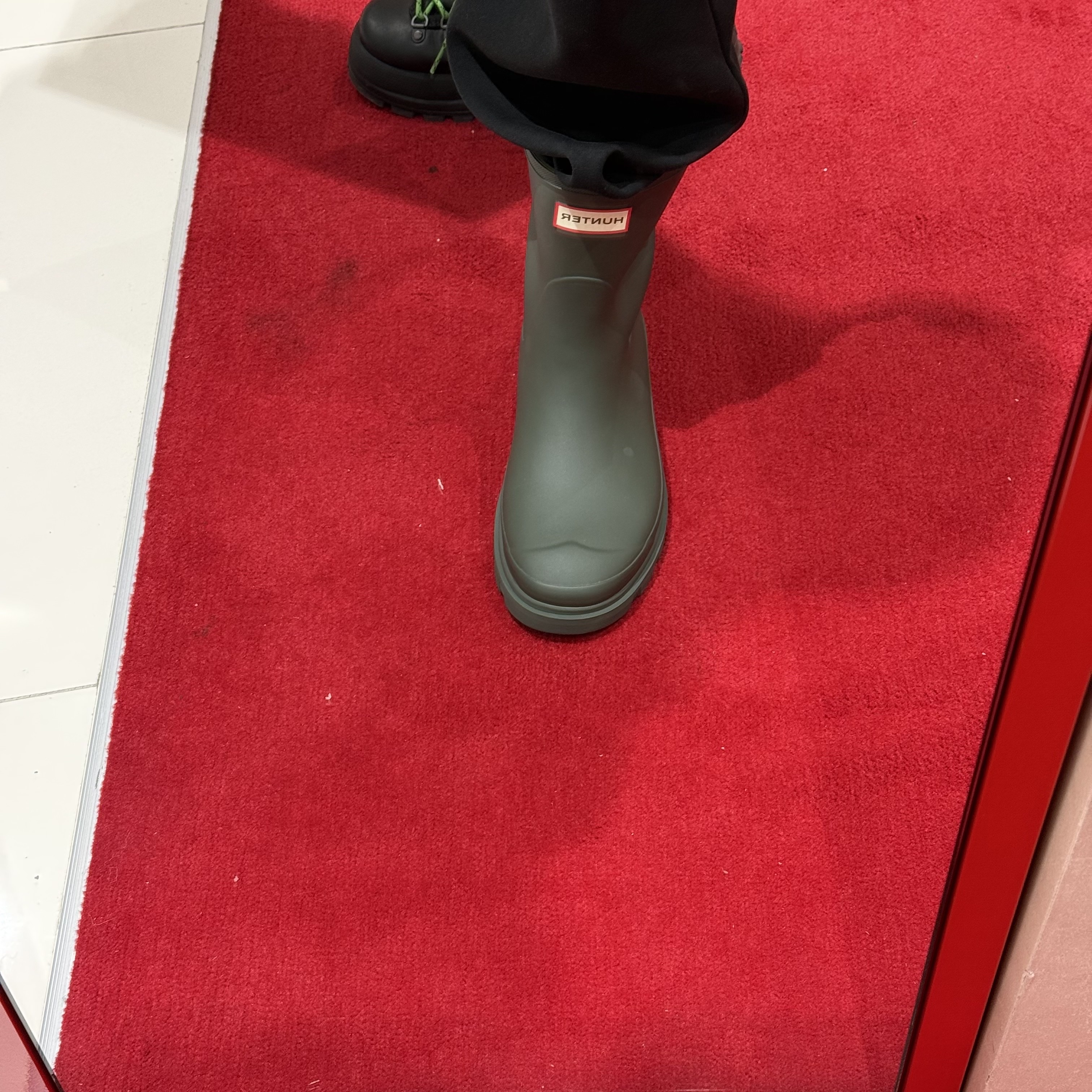 Hunter Downpour Short Wellington Boot 착용 스타일 - 1