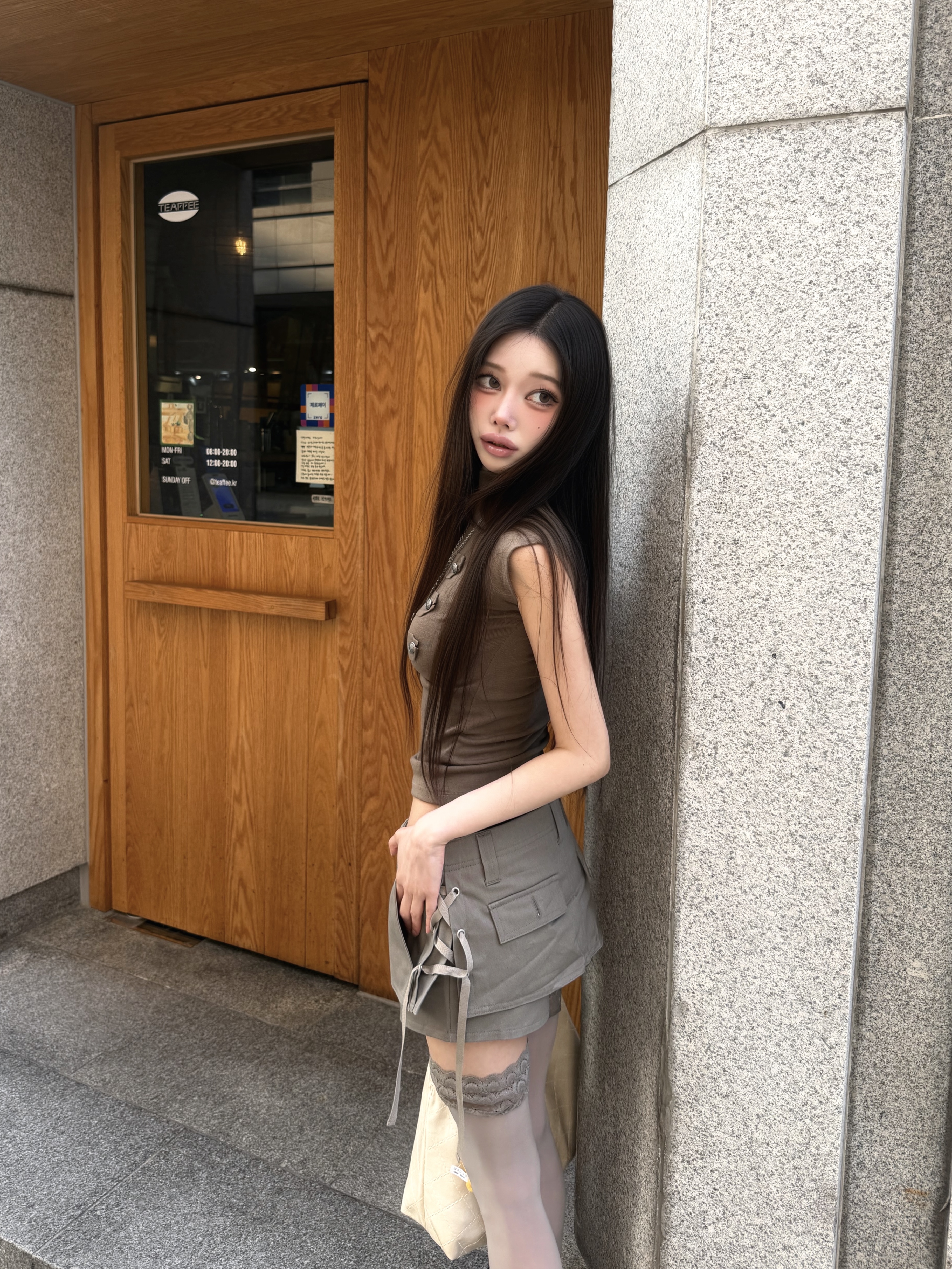 EUCT Napoleon Half Neck T-Shirt - Khaki 착용 스타일 - 7