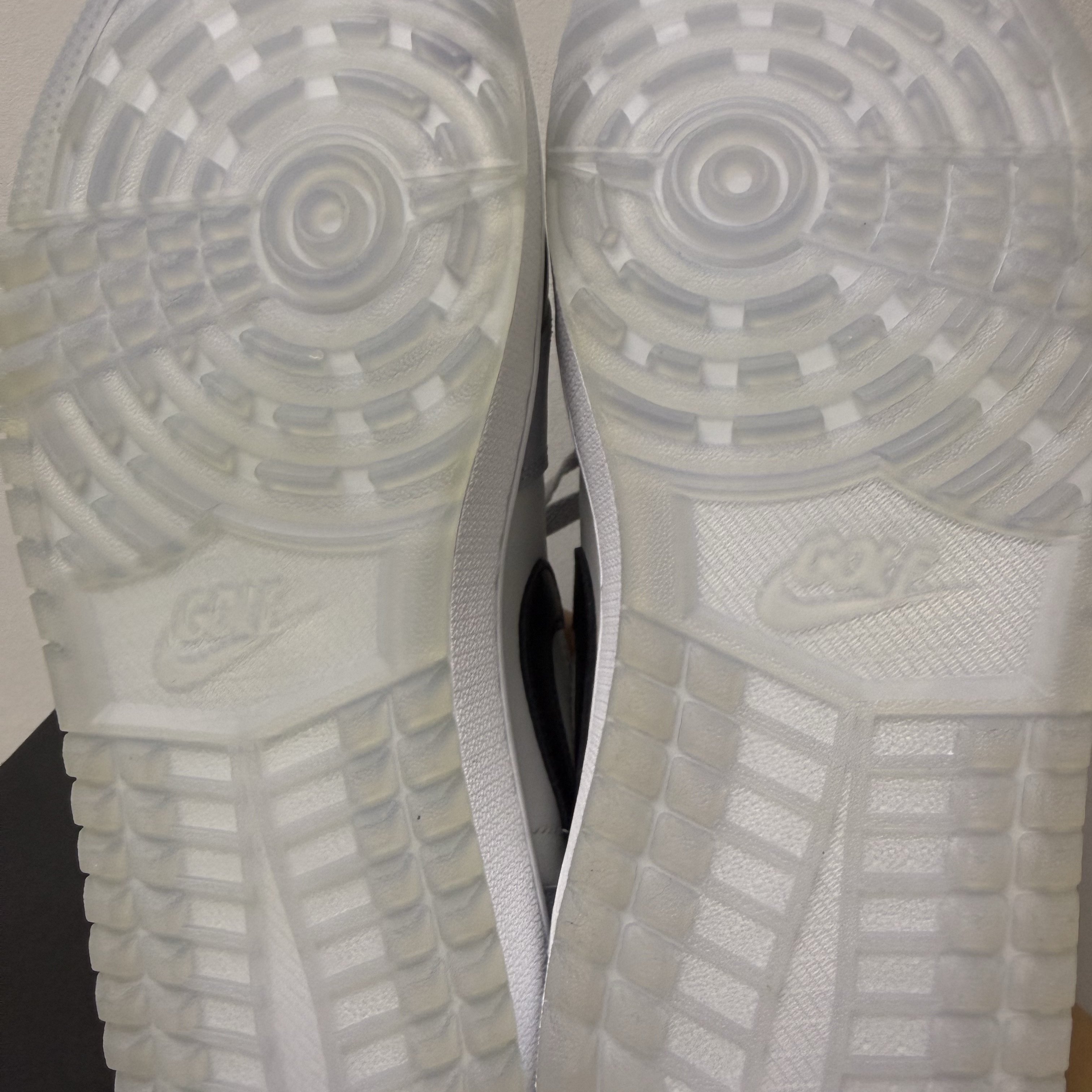 Jordan 1 Low Golf Wolf Grey 착용 스타일 - 3