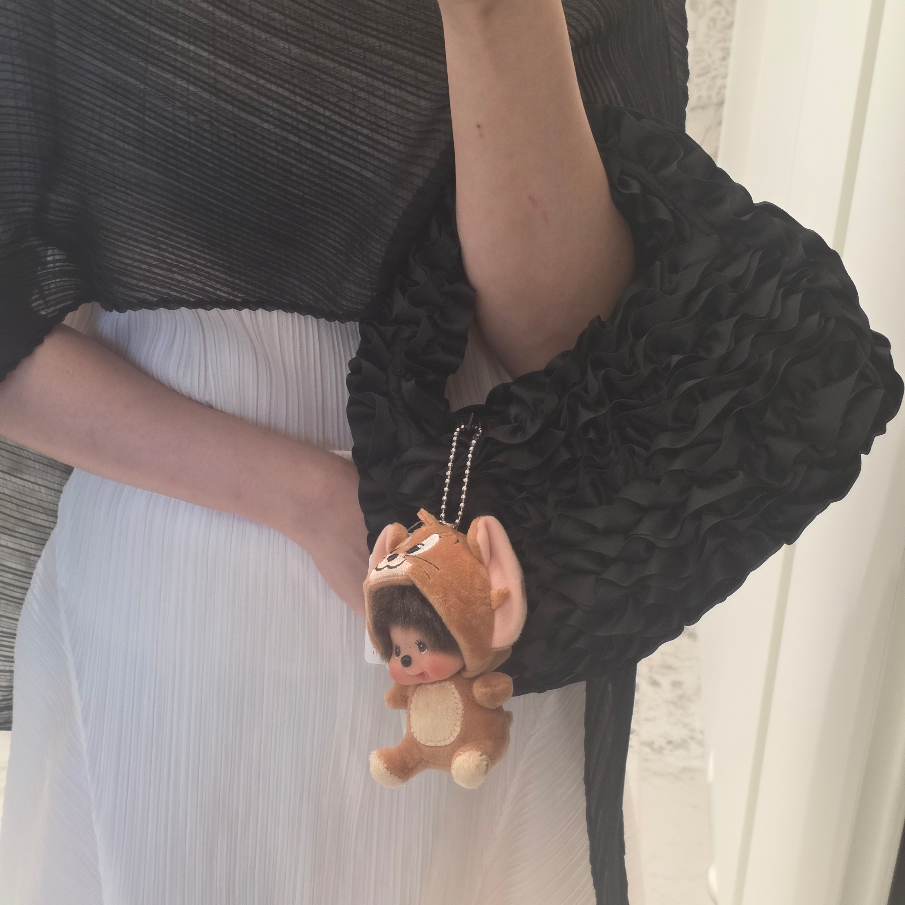 COS Dahlia Micro Bag Black, Monchhichi x Tom & Jerry SS Doll Mini Key Chain Jerry 착용 스타일 - 3