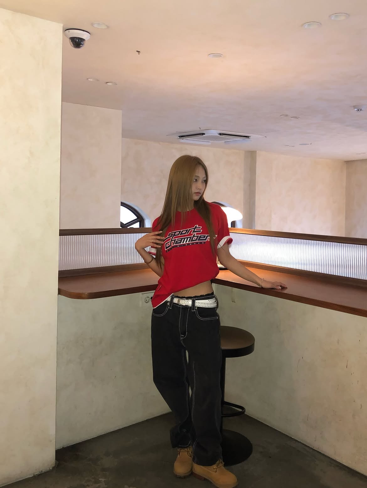 SPORT CHAMBER Pulse Logo T-Shirt Red 착용 스타일 - 3