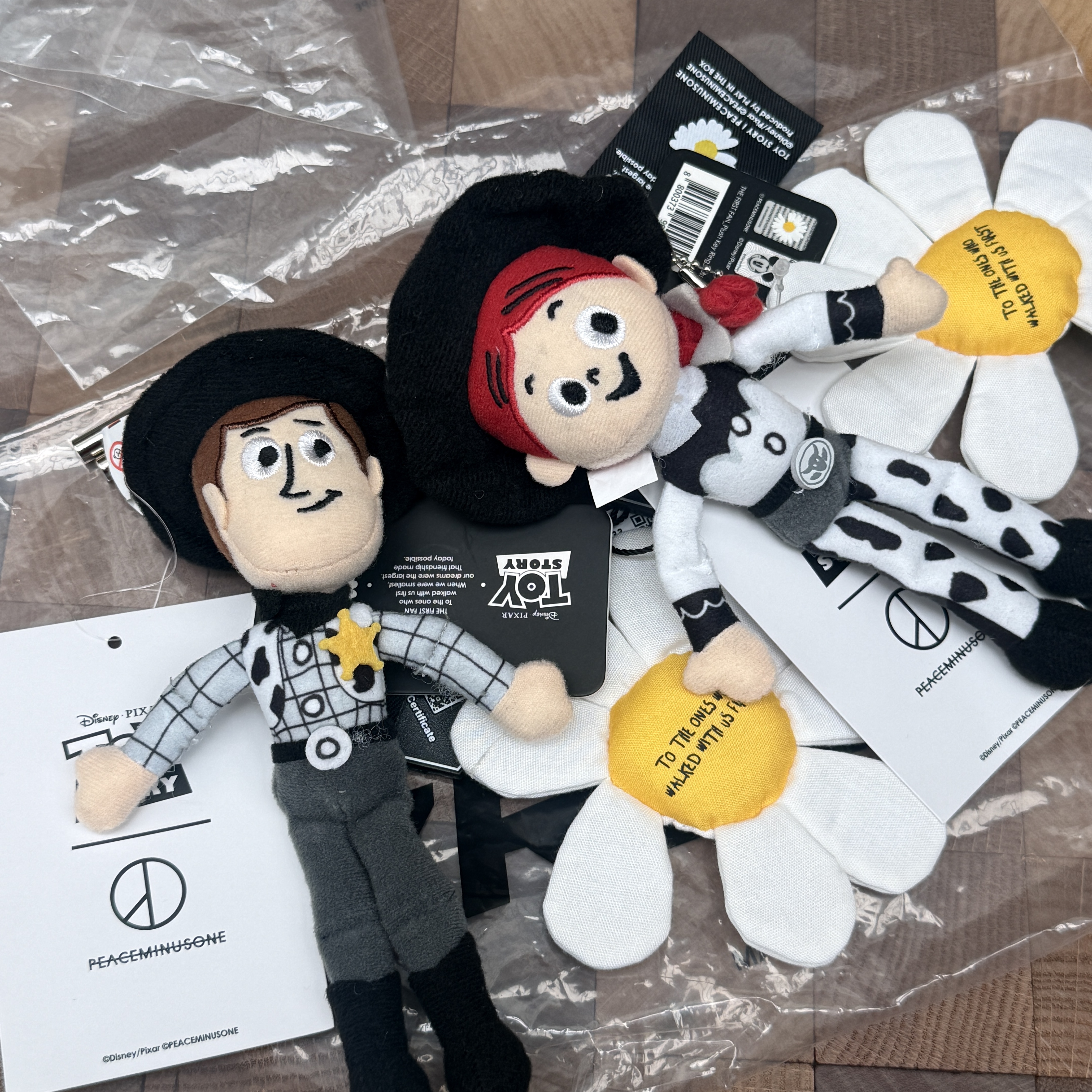 Peaceminusone x Toy Story The First Fan Plush Keyring Jessie 착용 스타일