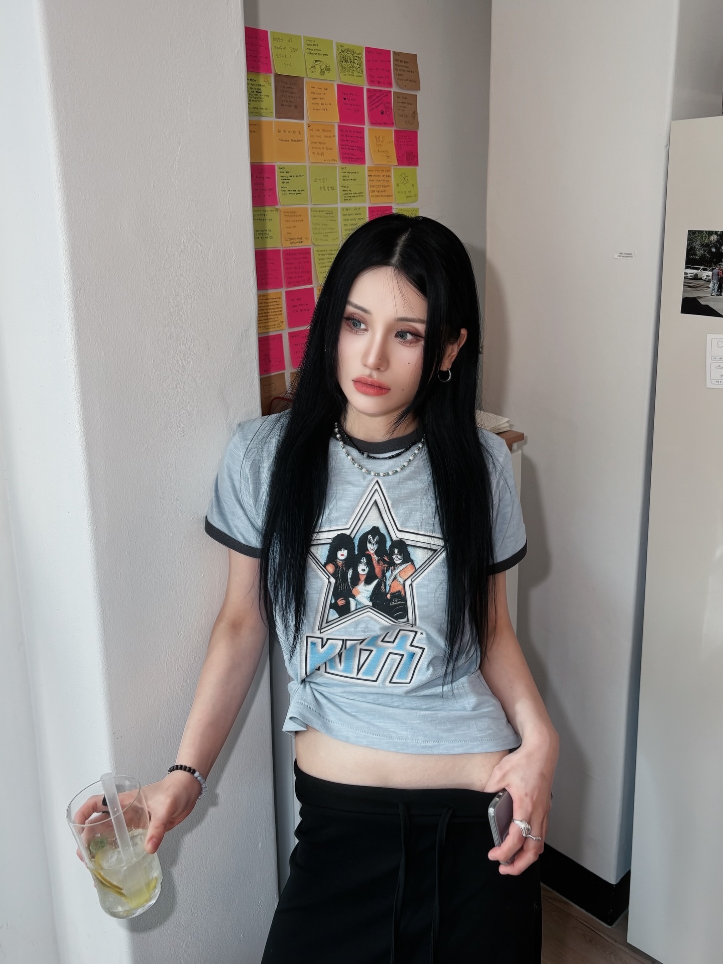 MAINBOOTH X KISS Woman Star T-shirt Sky Blue 착용 스타일 - 1