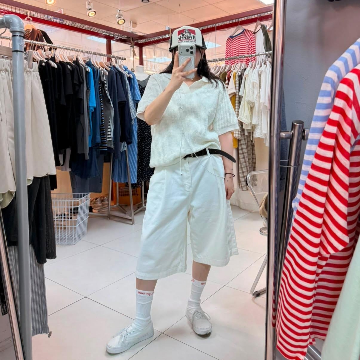 Hysteric Glamour Guitar Girl Mesh Cap Black, Supreme Hanes Crew Socks White (4 Pack) 착용 스타일