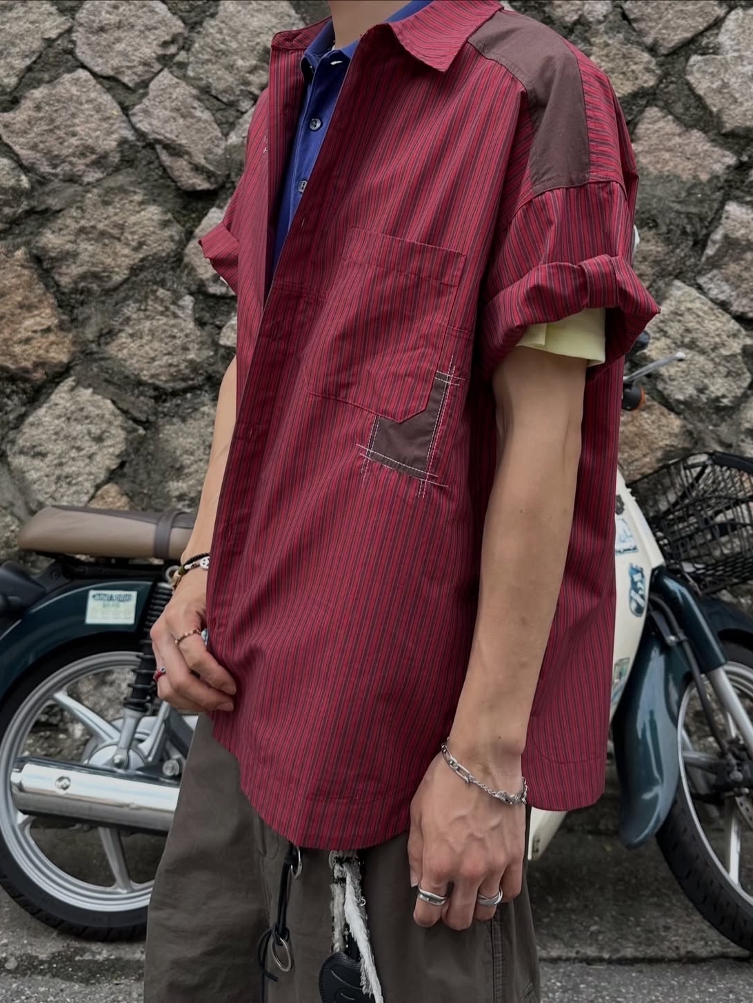 MAINBOOTH Patchwork Roll-up Shirt Red 착용 스타일 - 4