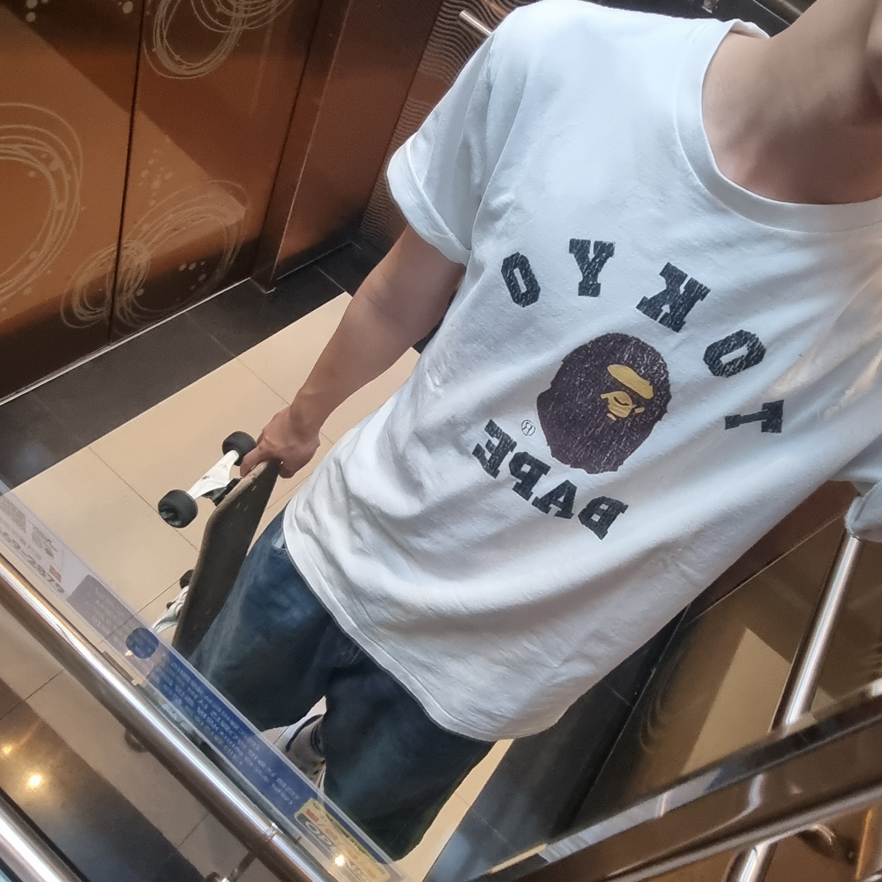 BAPE College T-Shirt White 착용 스타일 - 3