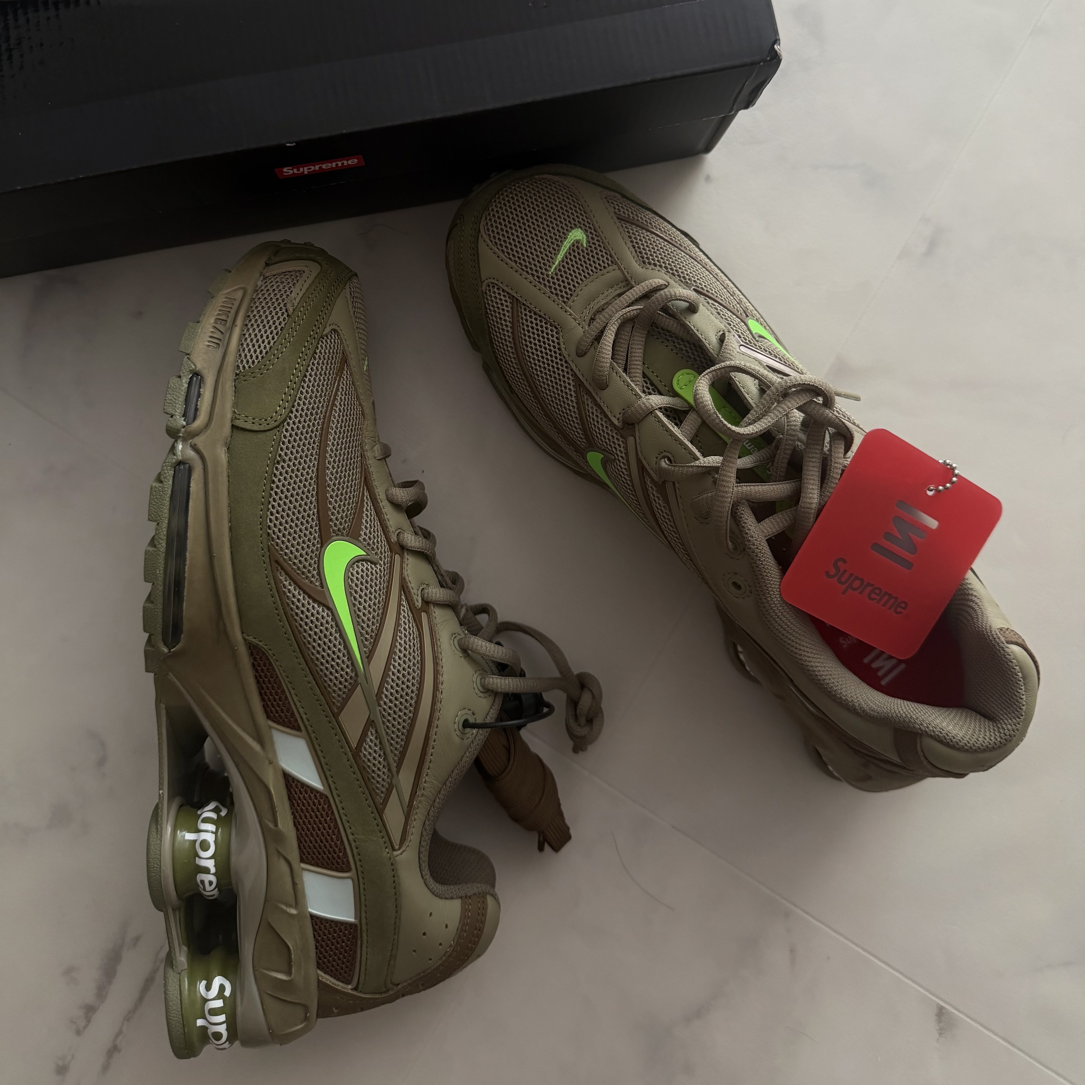 Nike x Supreme Shox Ride 2 SP Neutral Olive 착용 스타일