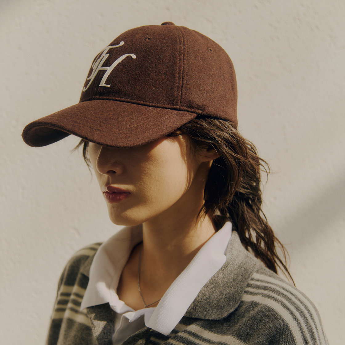 트래픽하모니 울블랜드 TH 아플리케 로고 딥핏 볼캡 브라운(Traffic Harmony Wool Blend TH Applique Logo Deep Fit Ball Cap Brown) - 4