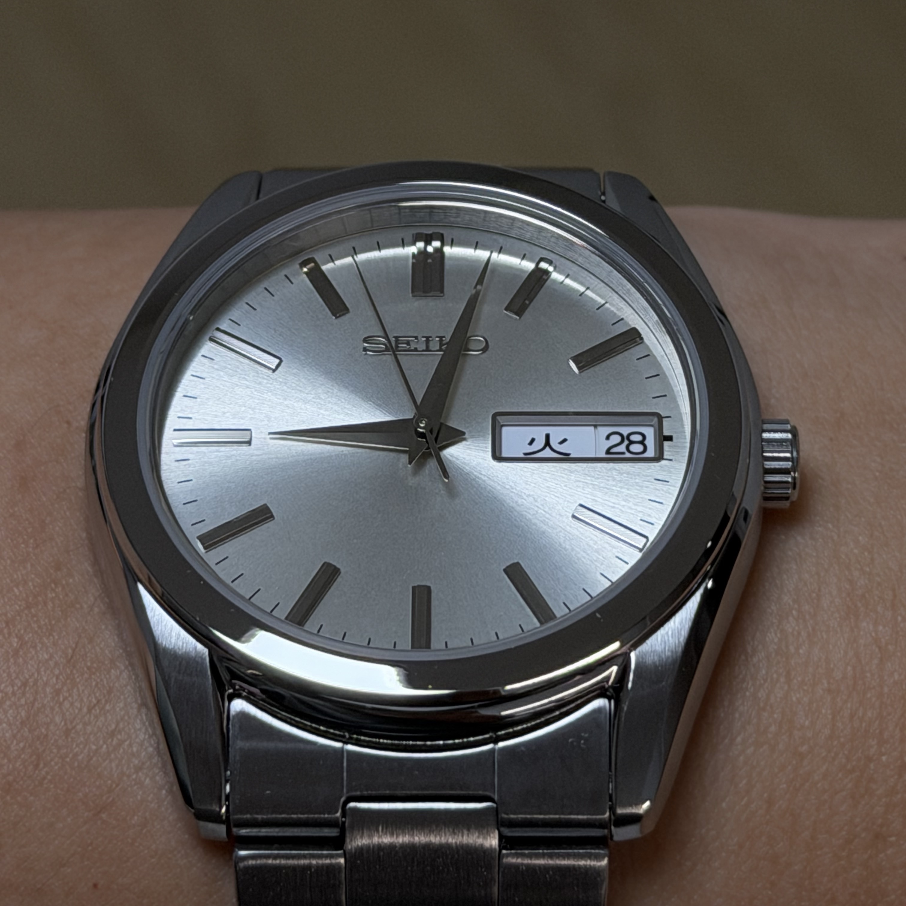 Seiko SBTH007 Silver, Timex Marlin OG 34mm Leather Strap Watch Black Silver 착용 스타일 - 2