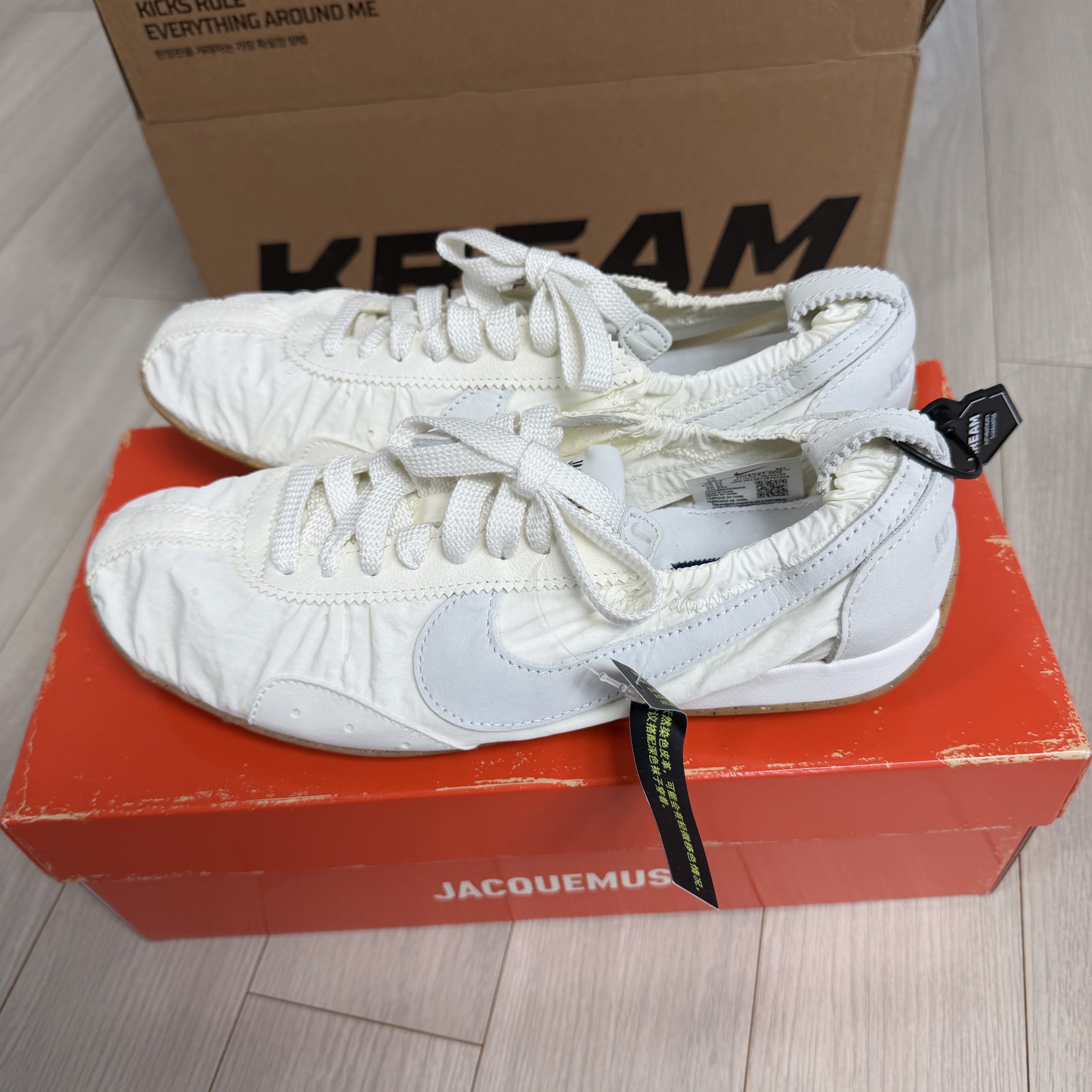 Nike x Jacquemus Moon Shoe SP Soft Pearl Sail 착용 스타일 - 3