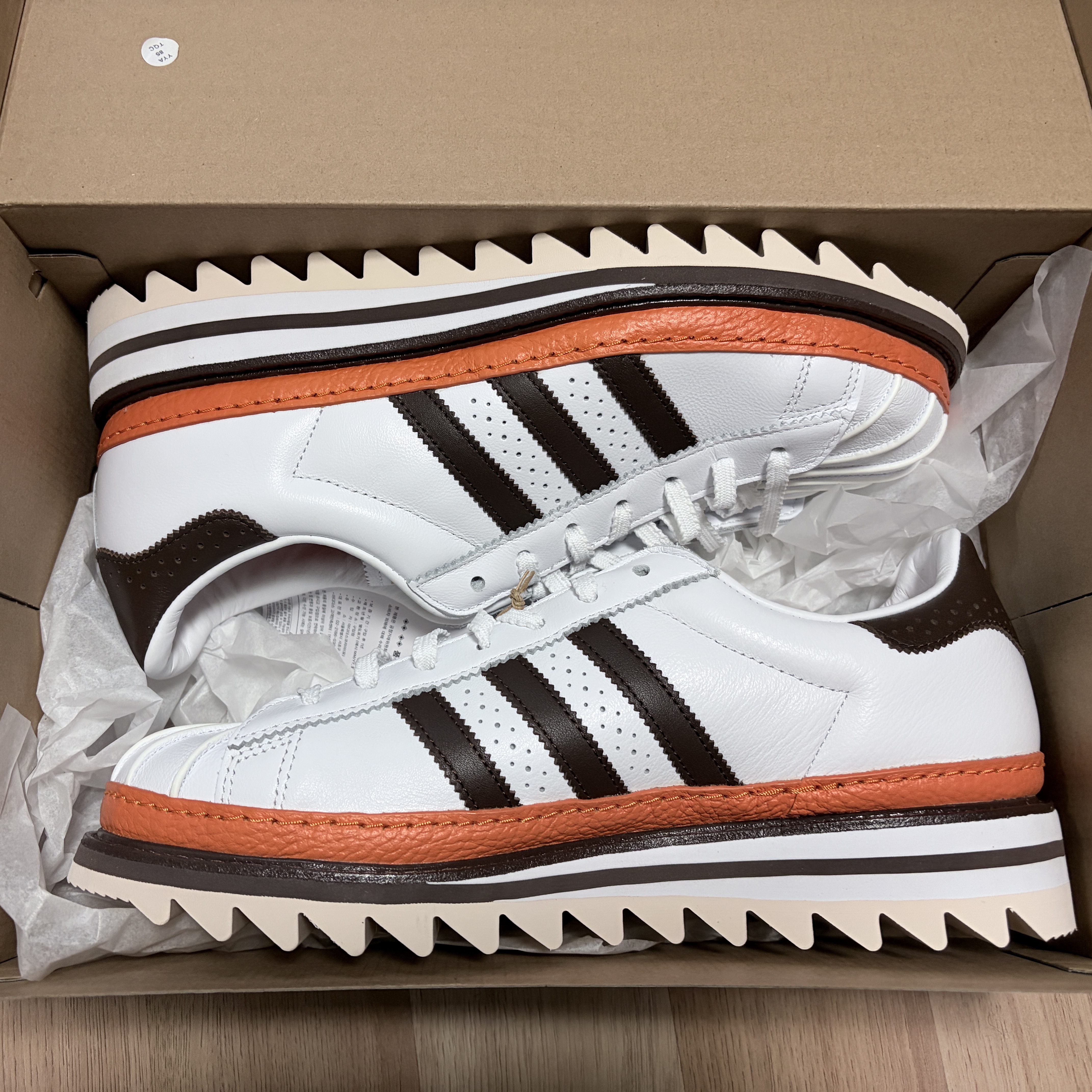 Adidas x Clot Superstar Footwear White Coffee 착용 스타일 - 4