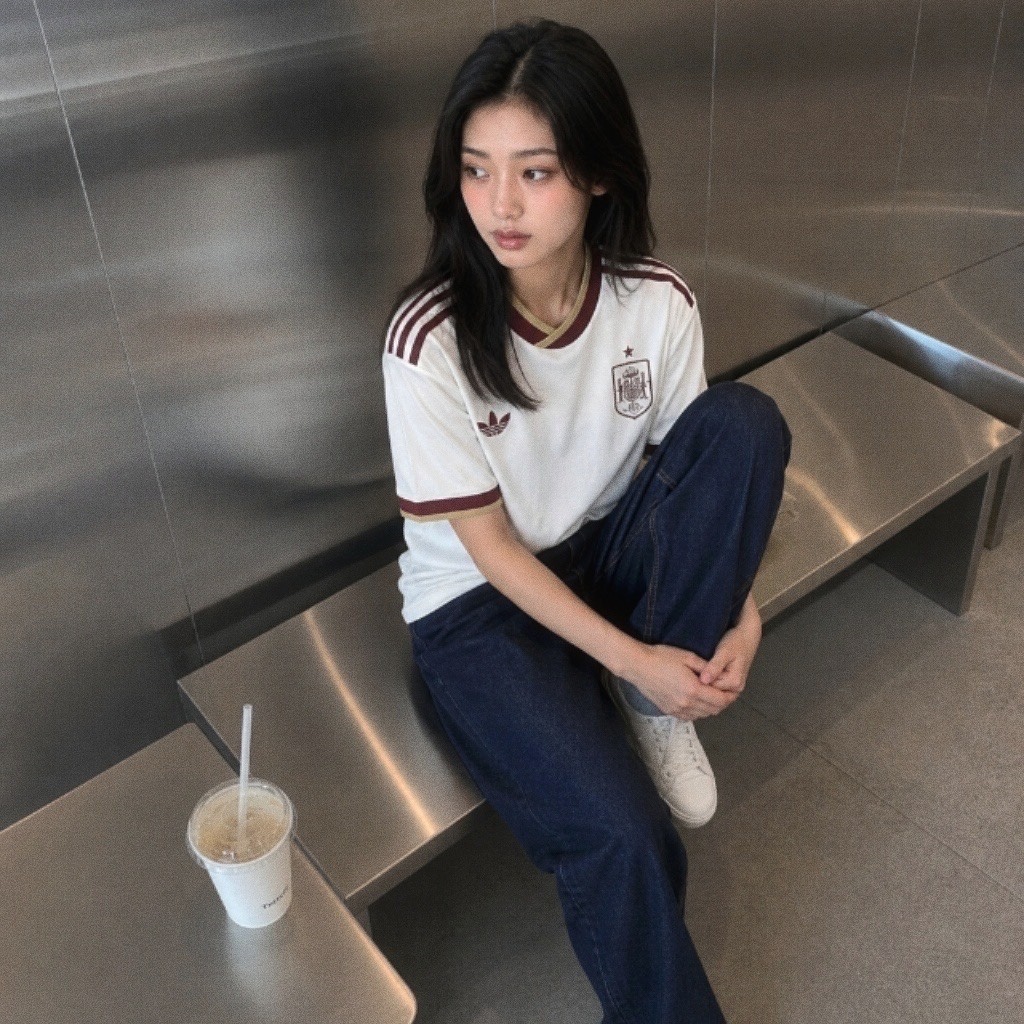 Adidas Spain 2026 Away Authentic Jersey Off White - KR Sizing (Non Marking Ver.) 착용 스타일