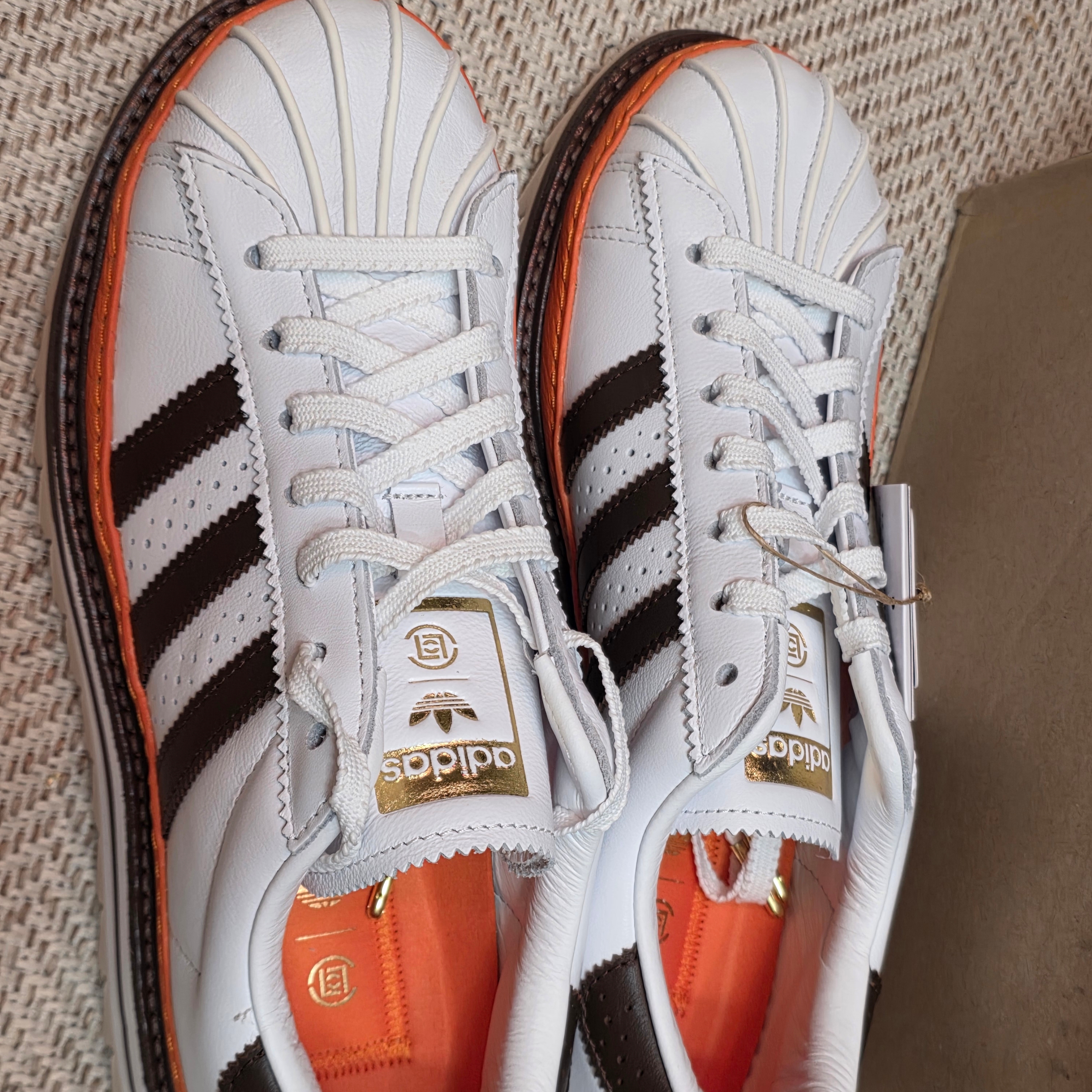 Adidas x Clot Superstar Footwear White Coffee 착용 스타일 - 6