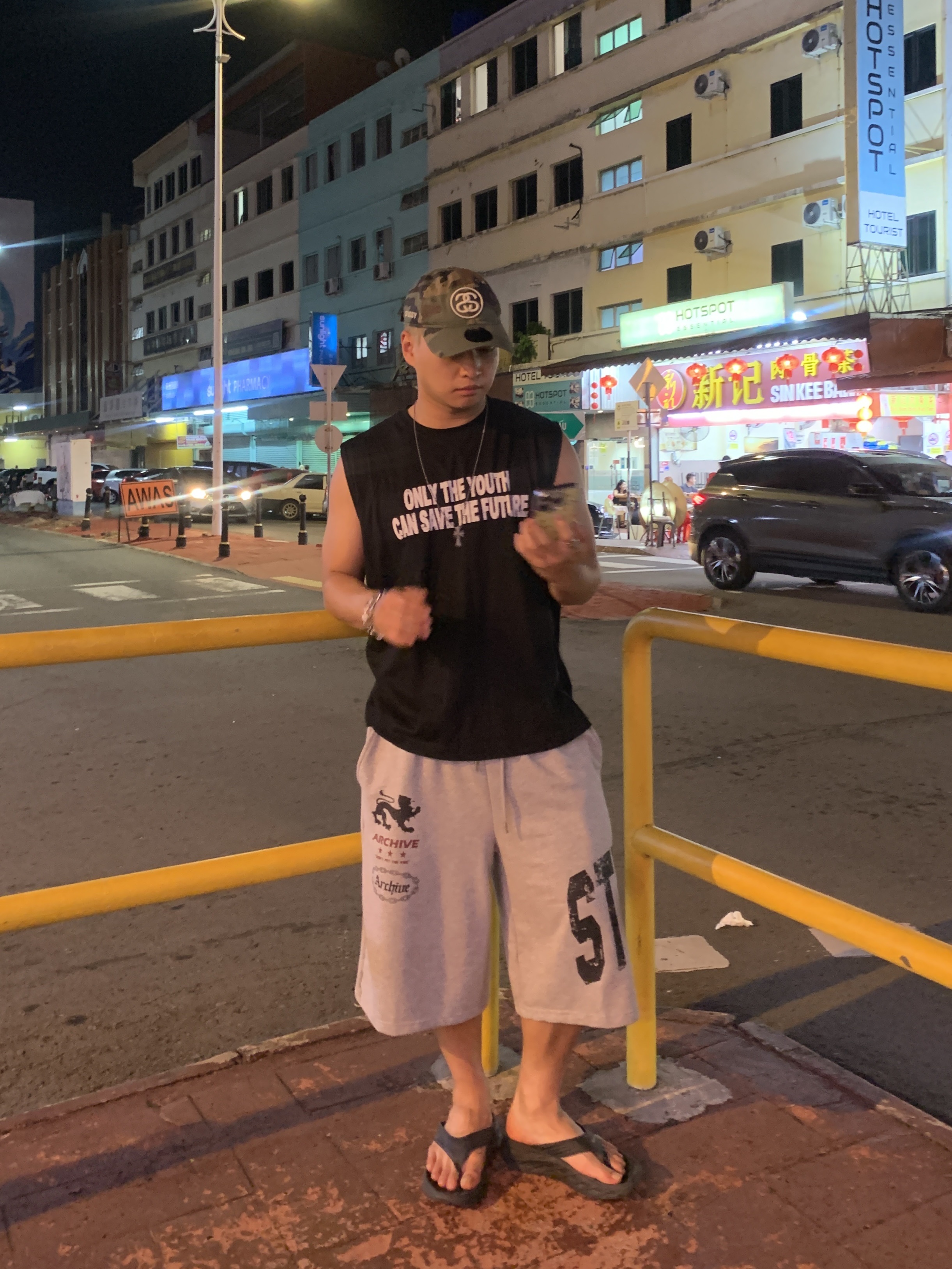 Hoka Ora Recovery Flip Black 착용 스타일