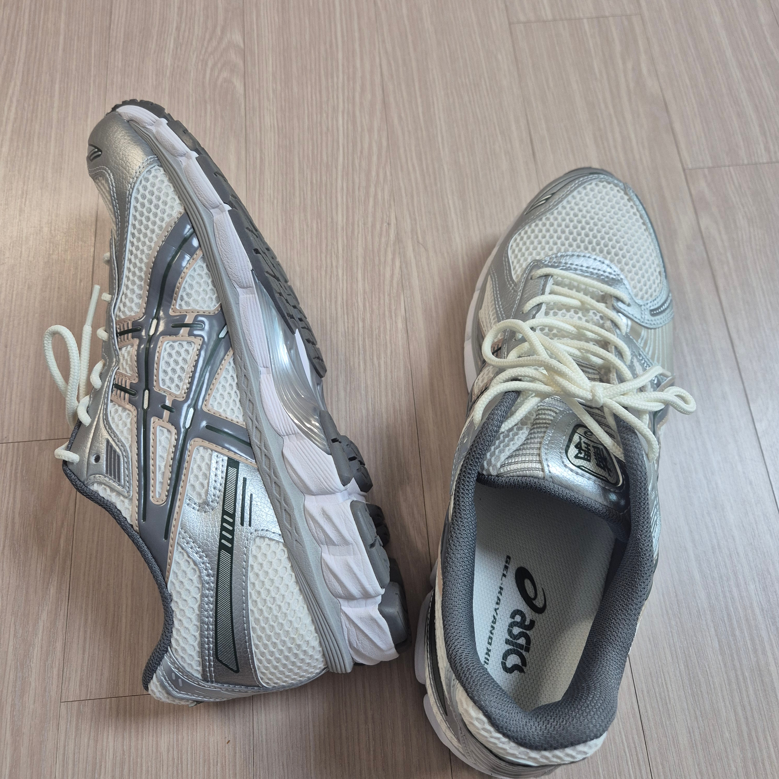 Asics Gel-Kayano 12.1 Cream Carbon 착용 스타일 - 2