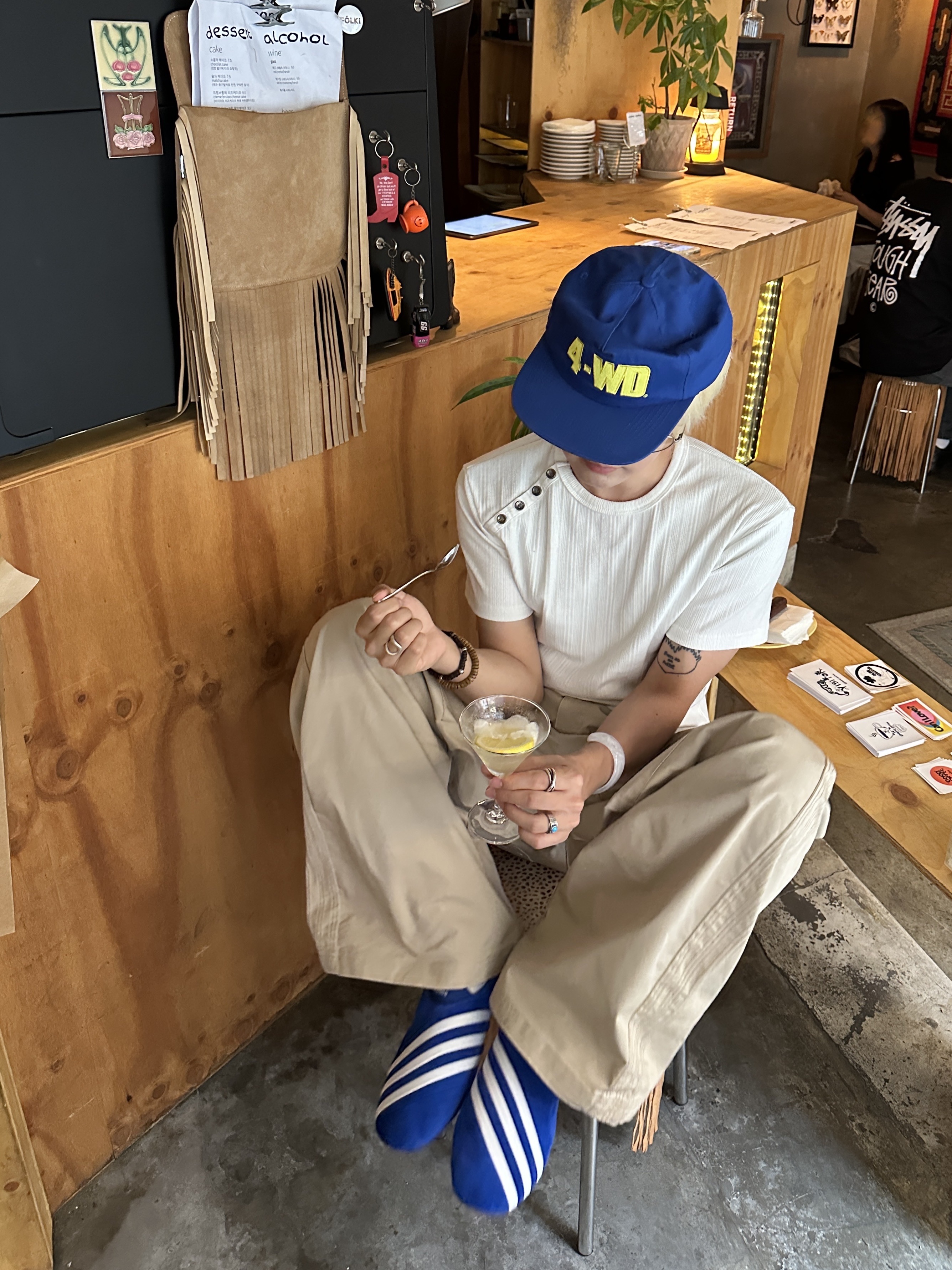 Adidas x Pharrell Williams Virginia Vario Flat Earther Blue Cloud White 착용 스타일 - 1