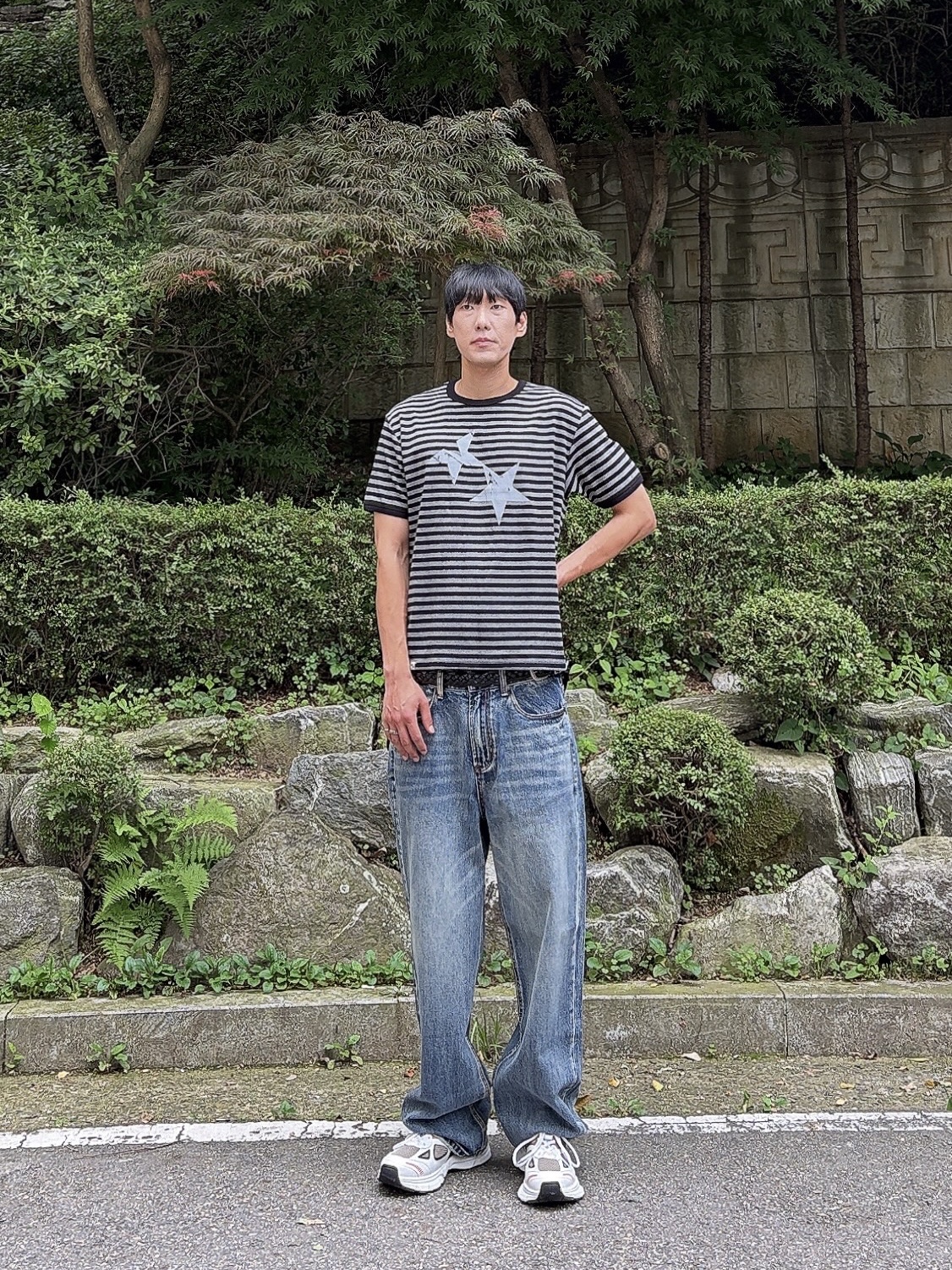 [KREAM 단독] CAVISH Striped Twin Star Ringer SS Tee Black 착용 스타일 - 2