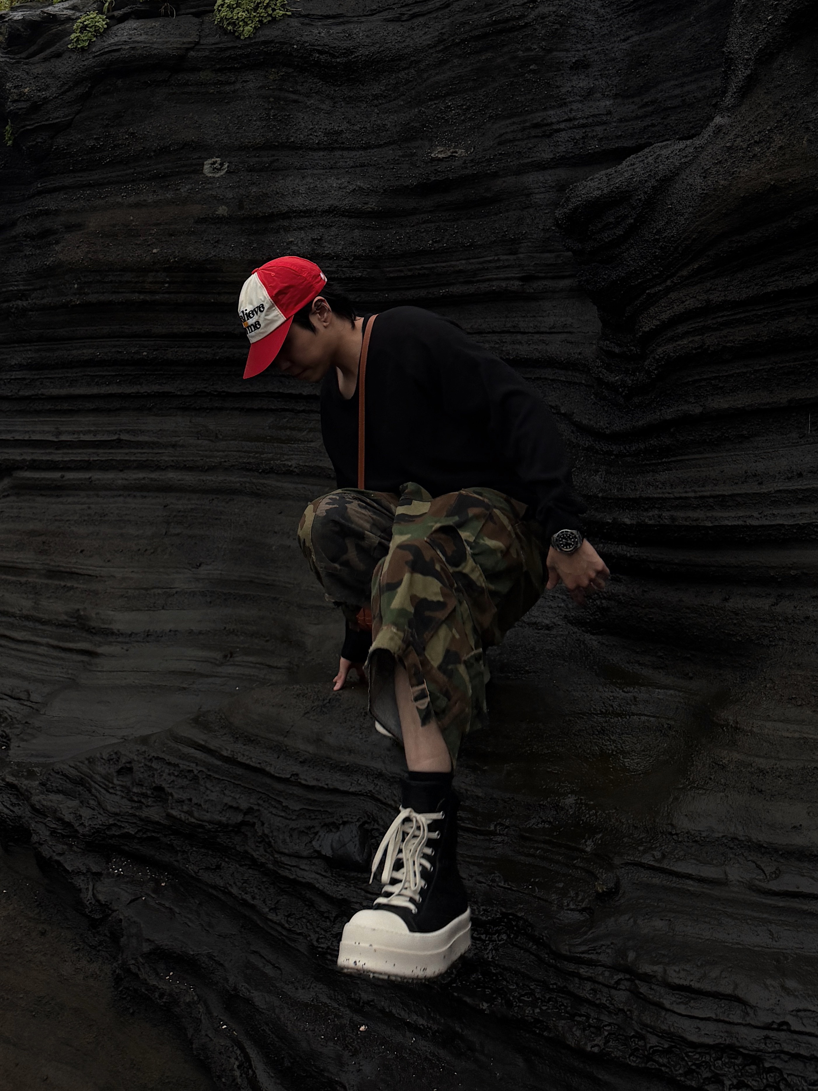 Peaceminusone x Verdy 5 Panel Ball Cap Red, Protocol Index Upside Down Cargo Shorts Camo 착용 스타일 - 9