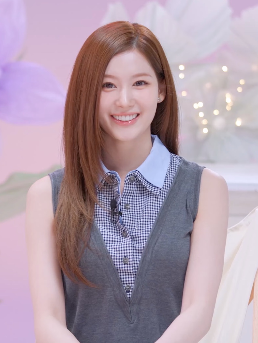 Markgong Women Grey Sleeveless Knit Top With Multi Layer Collar Gray - 26SS 착용 스타일 - 1