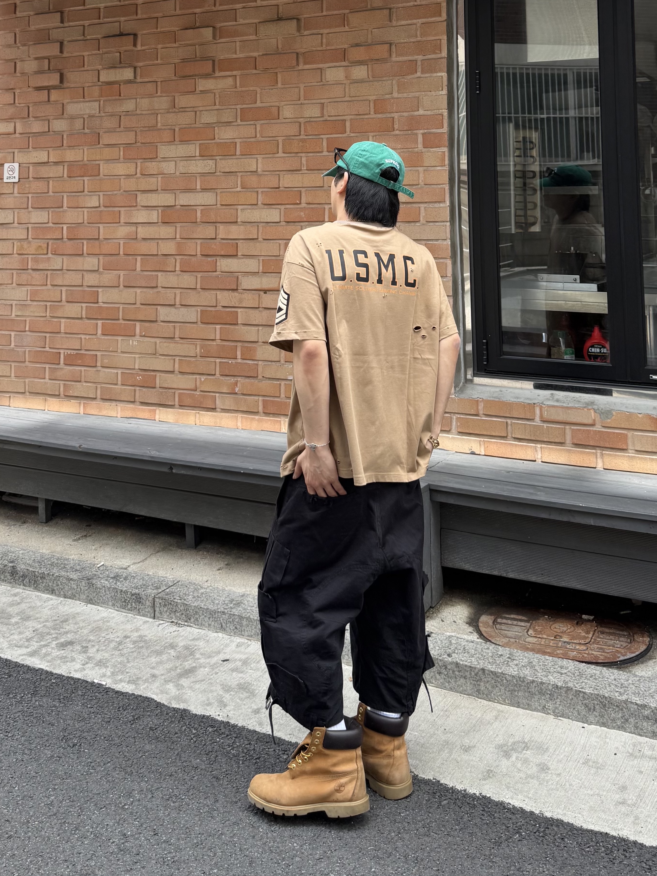 Protocol Index UpsideDown Cargo Shorts Black, Protocol Index USMC T-Shirt Beige 착용 스타일 - 2