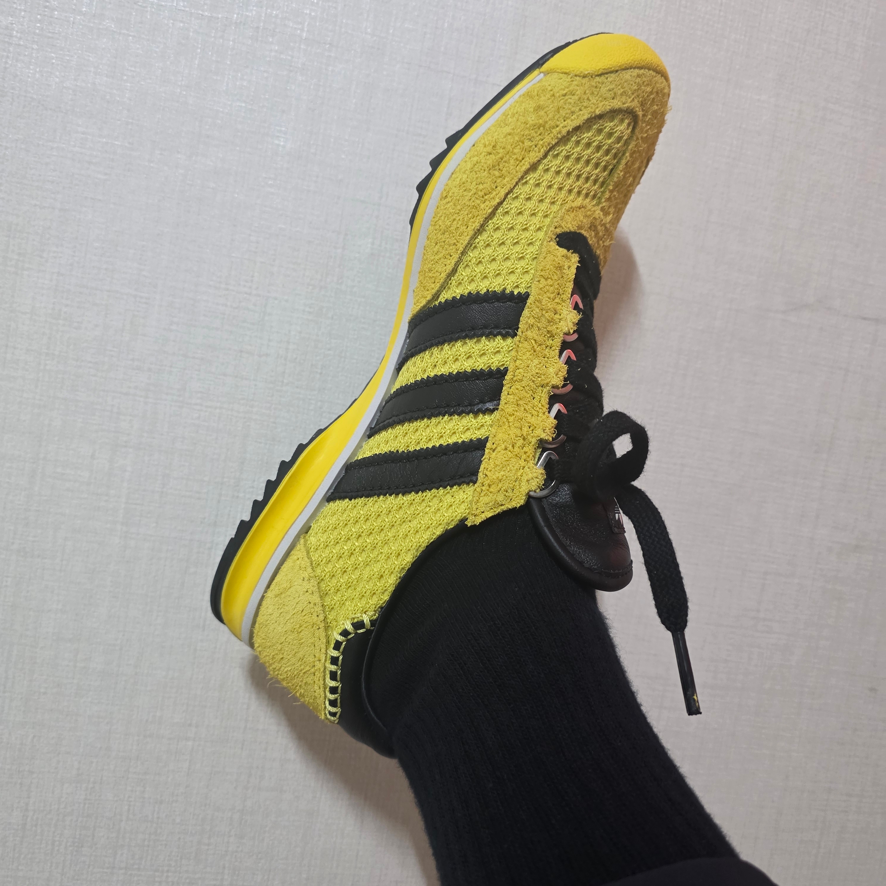 Adidas x Wales Bonner SL 76 Yellow Core Black, Nike Everyday Lightweight Training Crew Socks Black (3 Pack/Korean Ver.) 착용 스타일 - 6