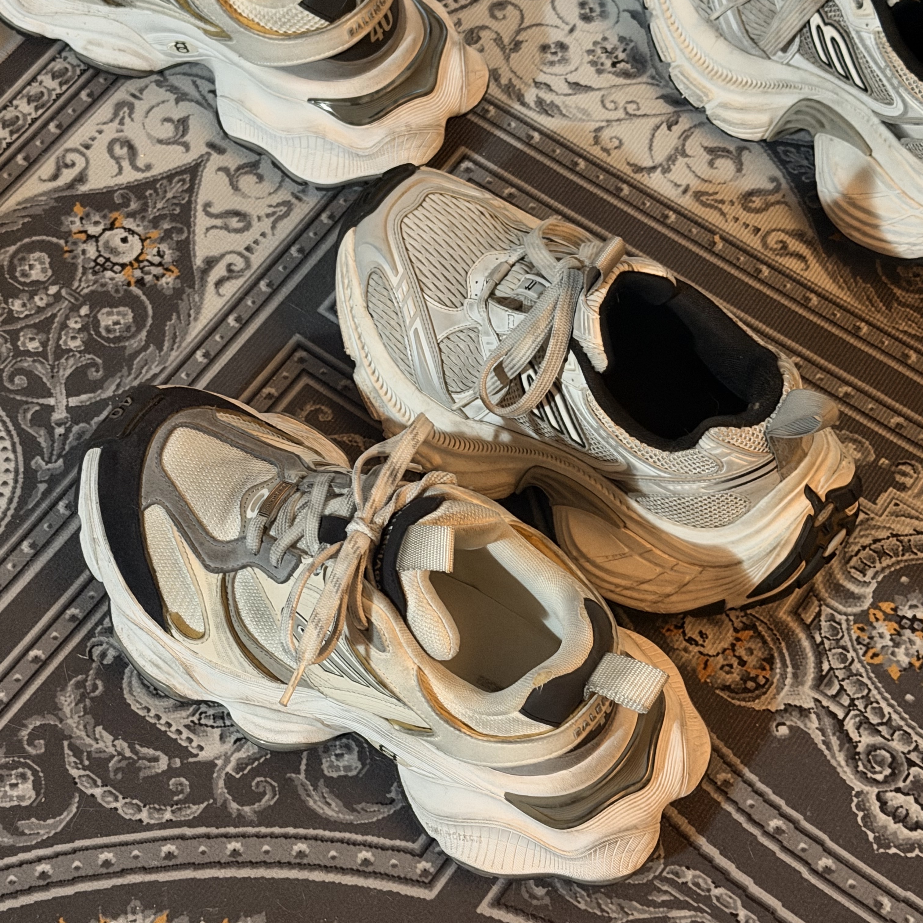 Balenciaga Cargo Sneakers White Grey, Balenciaga 10XL Sneakers White Black Grey 착용 스타일 - 2